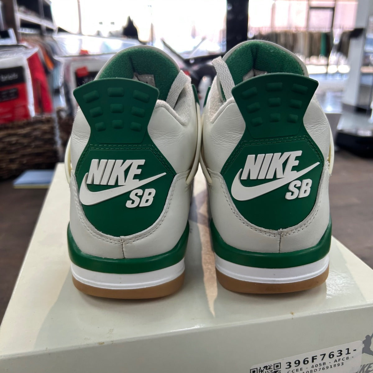 Jordan 4 Retro SB Pine Green Size 7 (Pre-Owned) - Image 4