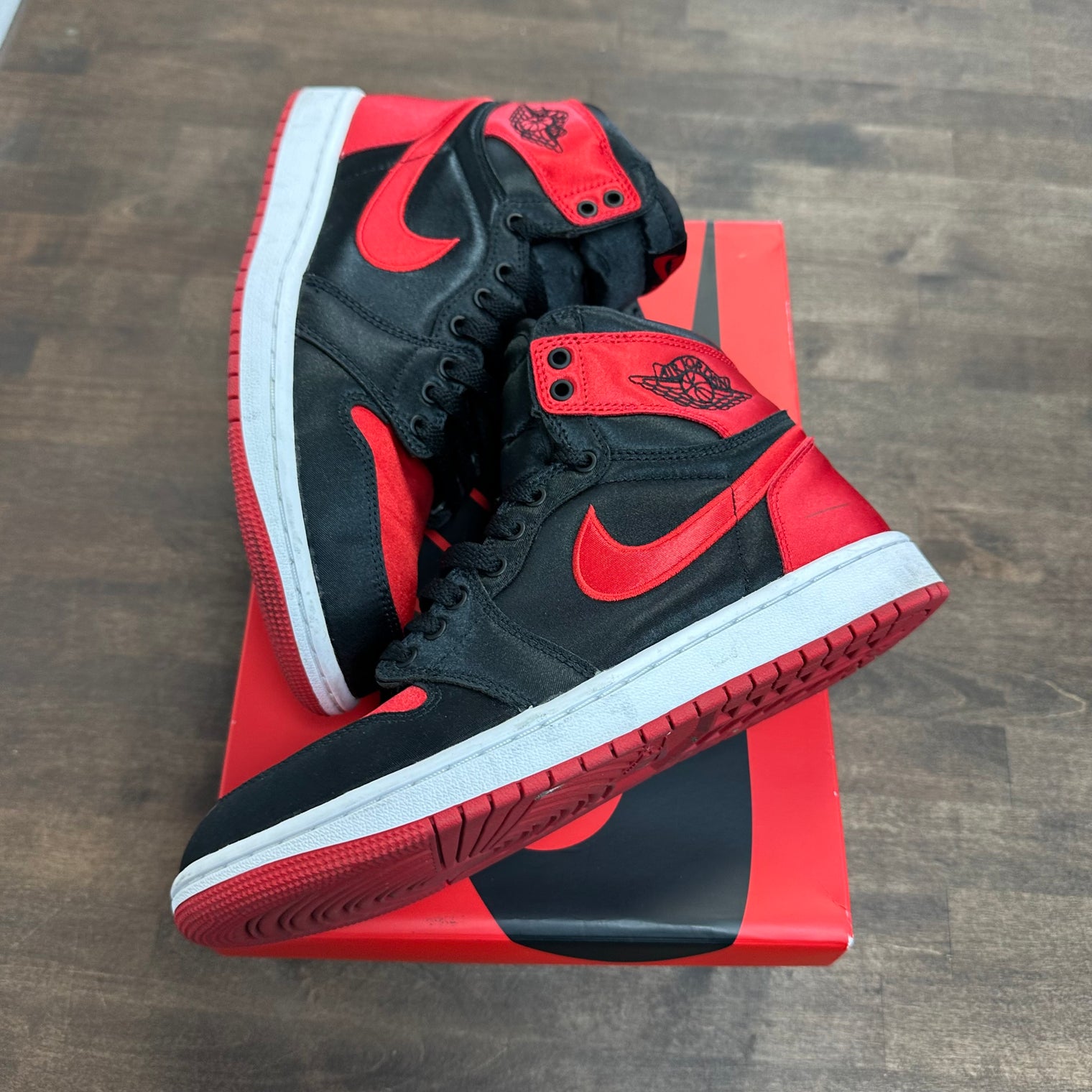 Satin Bred Jordan 1 High (W) (USED)