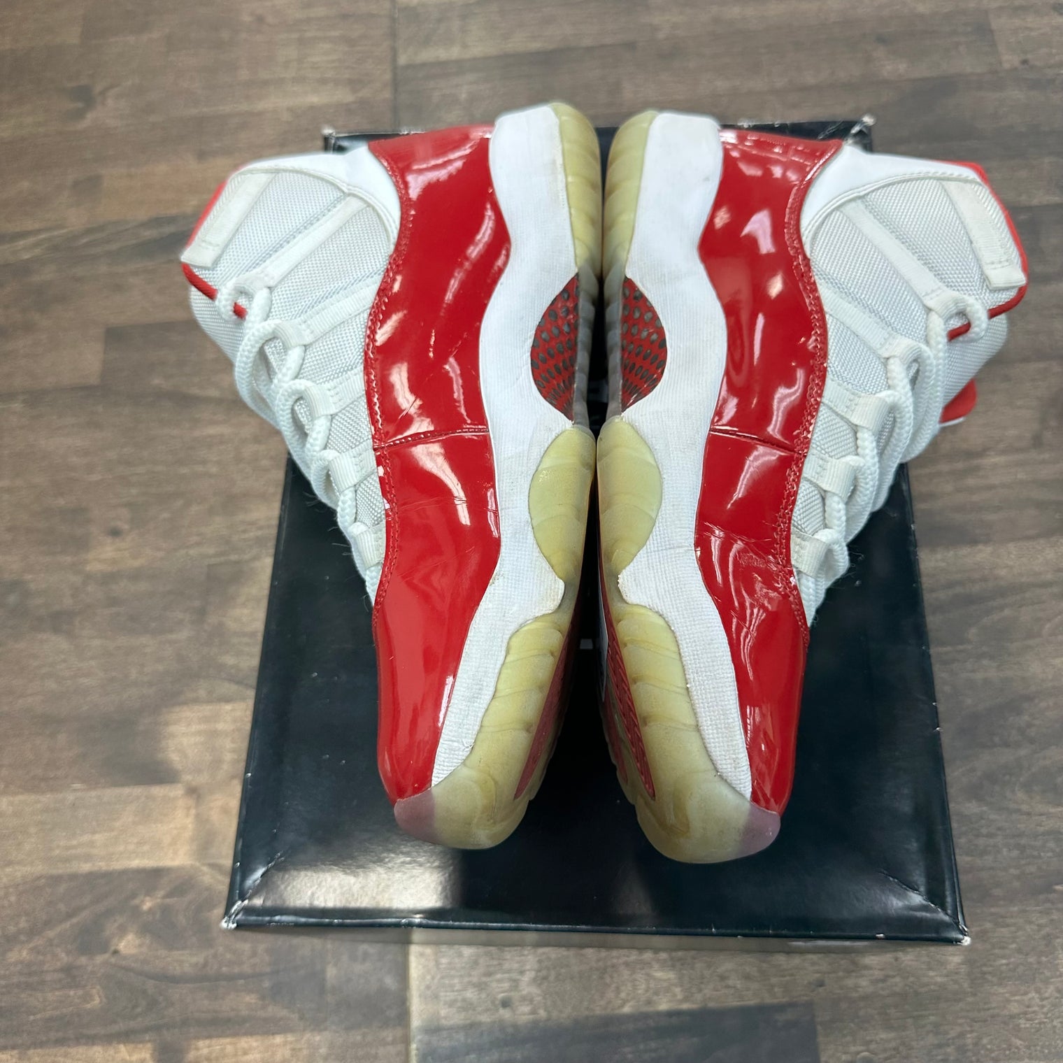 Cherry Jordan 11 (USED)