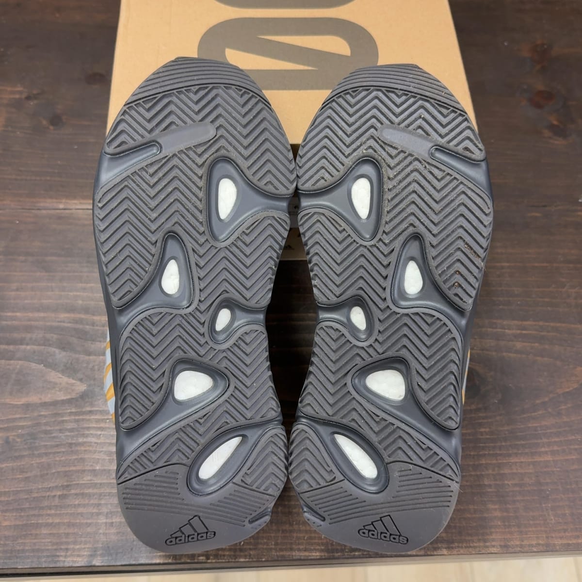 adidas Yeezy Boost 700 MNVN Honey Flux Size 9 (Pre-Owned) - aux