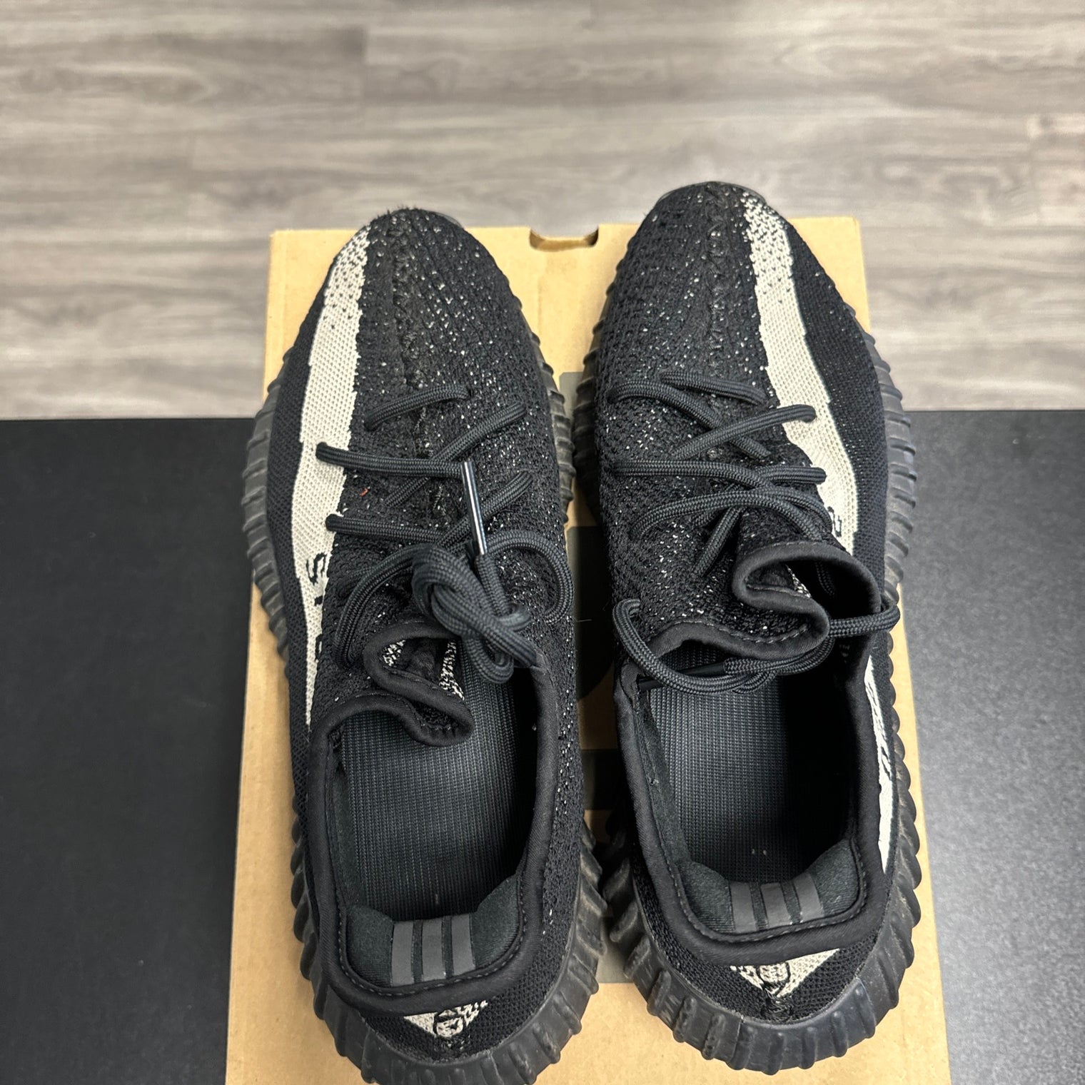 adidas Yeezy Boost 350 V2 Low Oreo (USED)