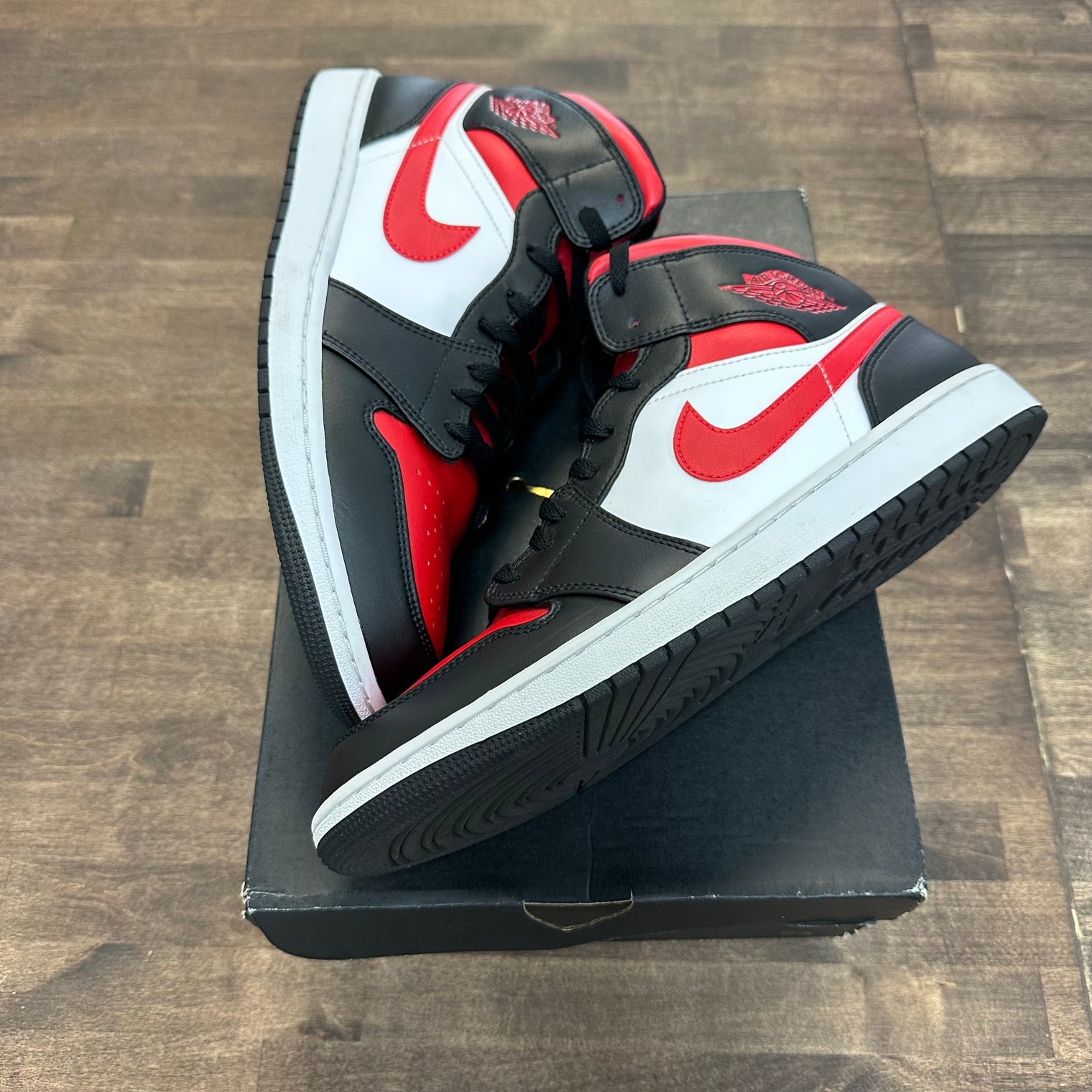 Gym Red Jordan 1 Mid (USED)