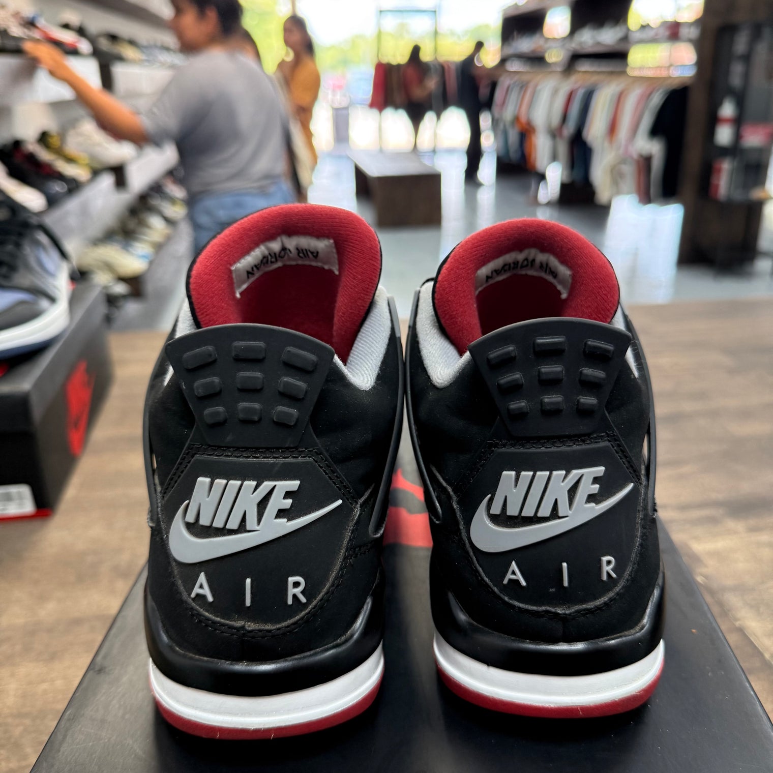 Bred Jordan 4 2019 (USED)