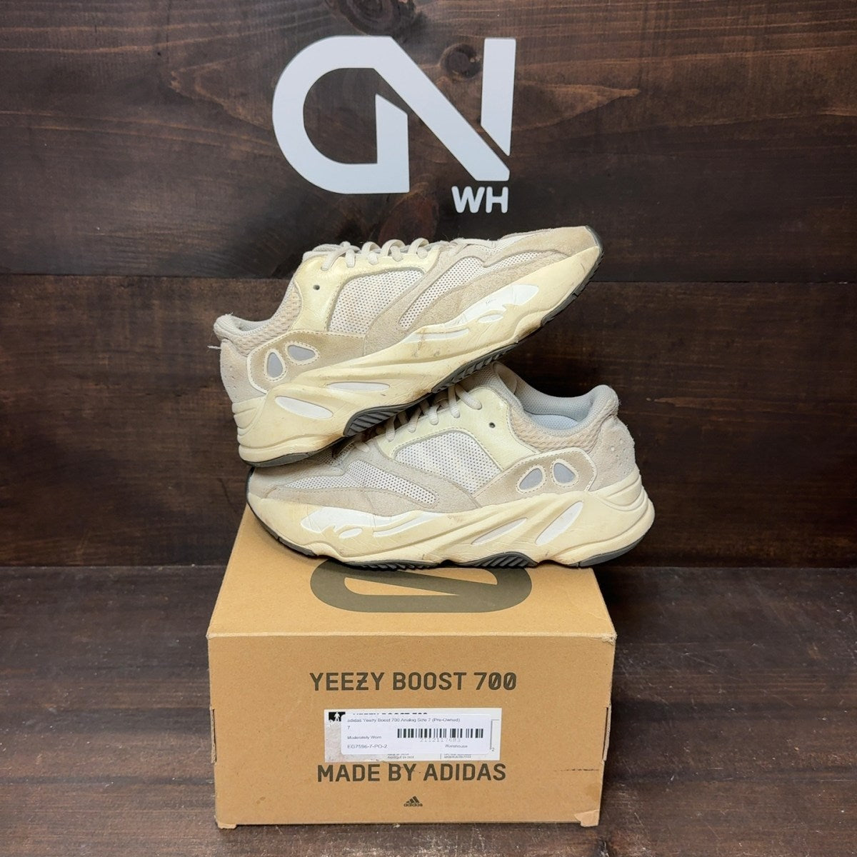adidas Yeezy Boost 700 Analog Size 7 (Pre-Owned) - front