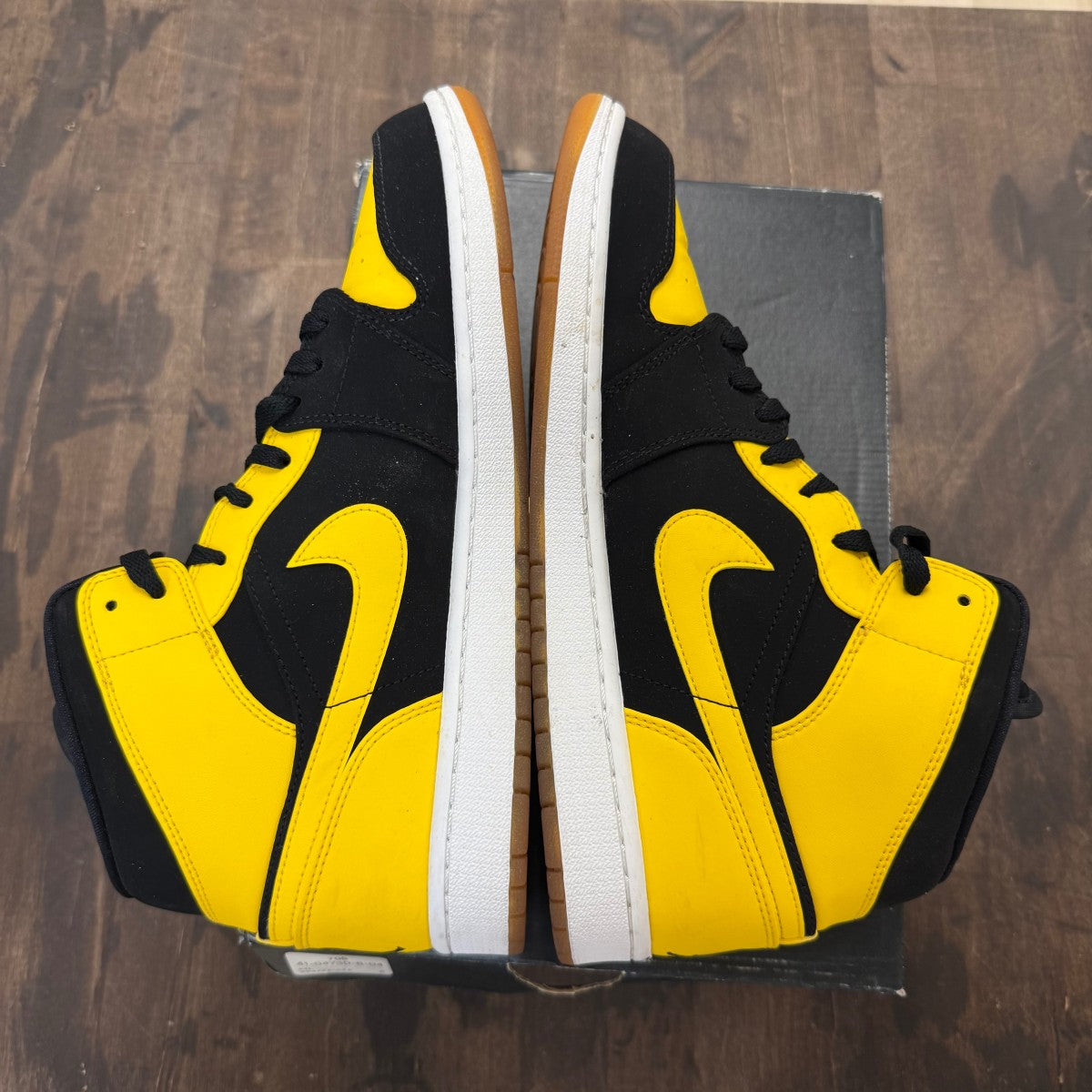 Jordan 1 Retro Mid New Love (2017) - Image 4