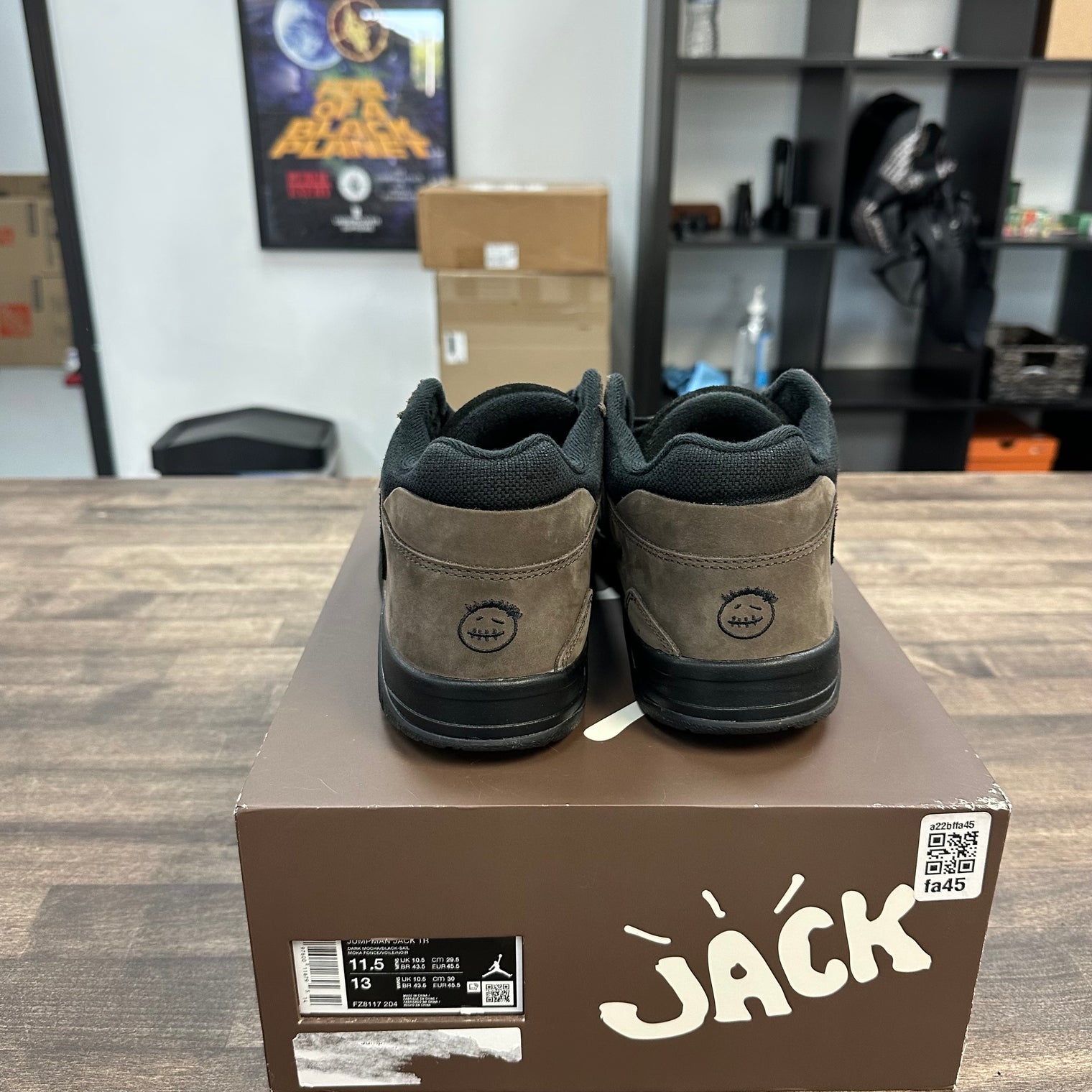 Travis Scott Dark Mocha Jumpman Jack TR (USED)