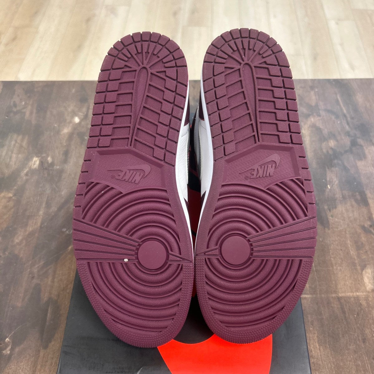 Jordan 1 Retro High OG Bordeaux - Image 5