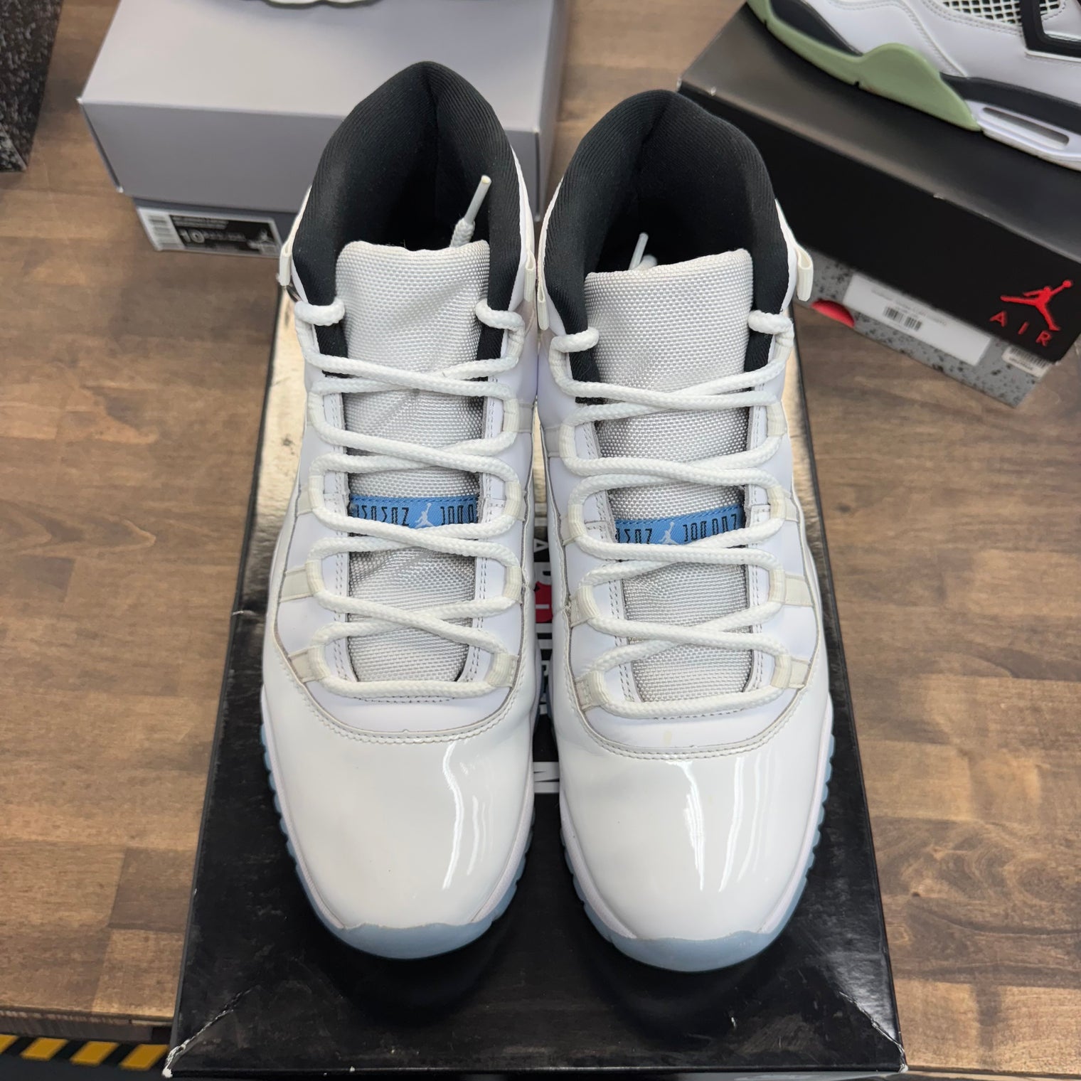 Legend Blue Jordan 11 2024 (USED)