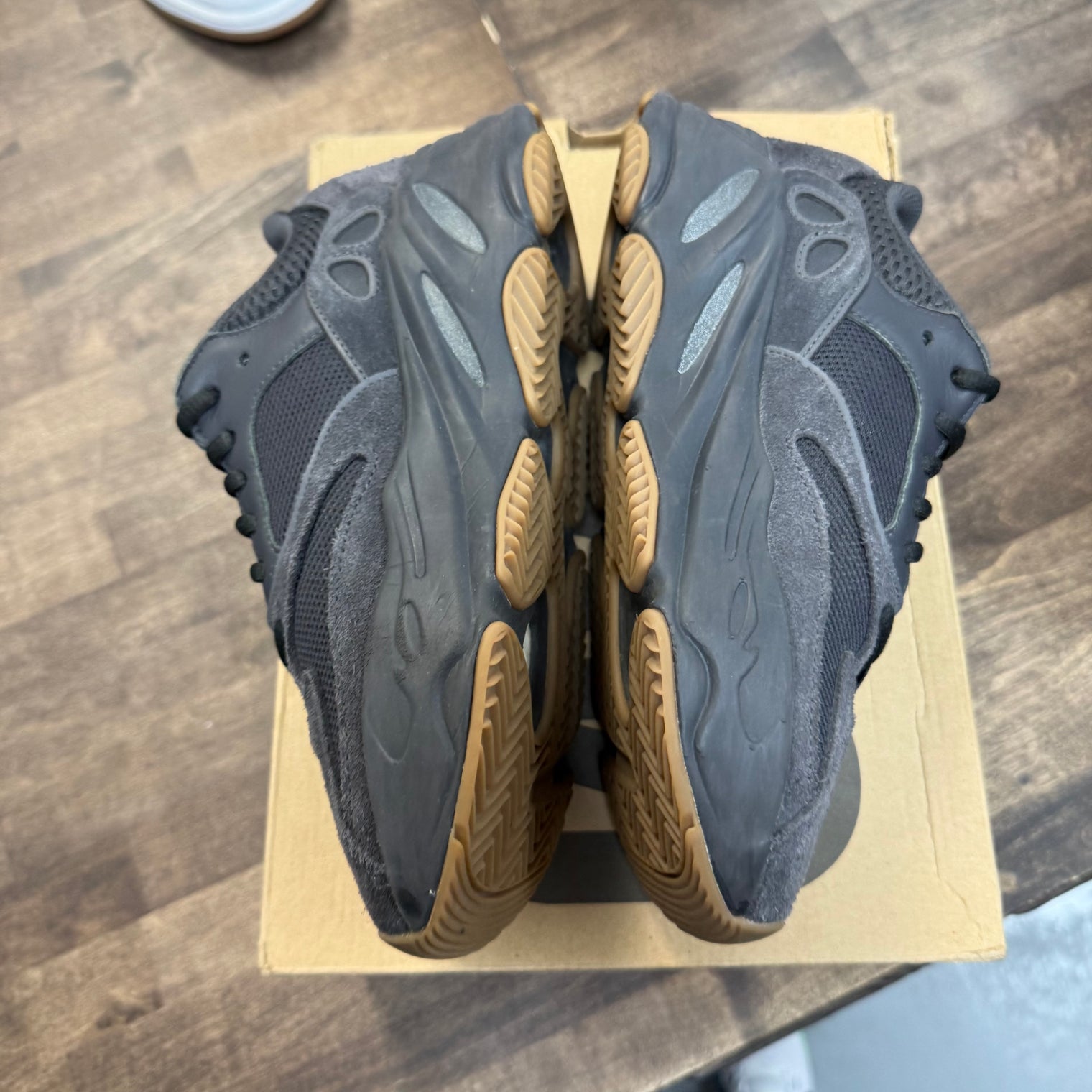 Utility Black Yeezy 700 (USED)