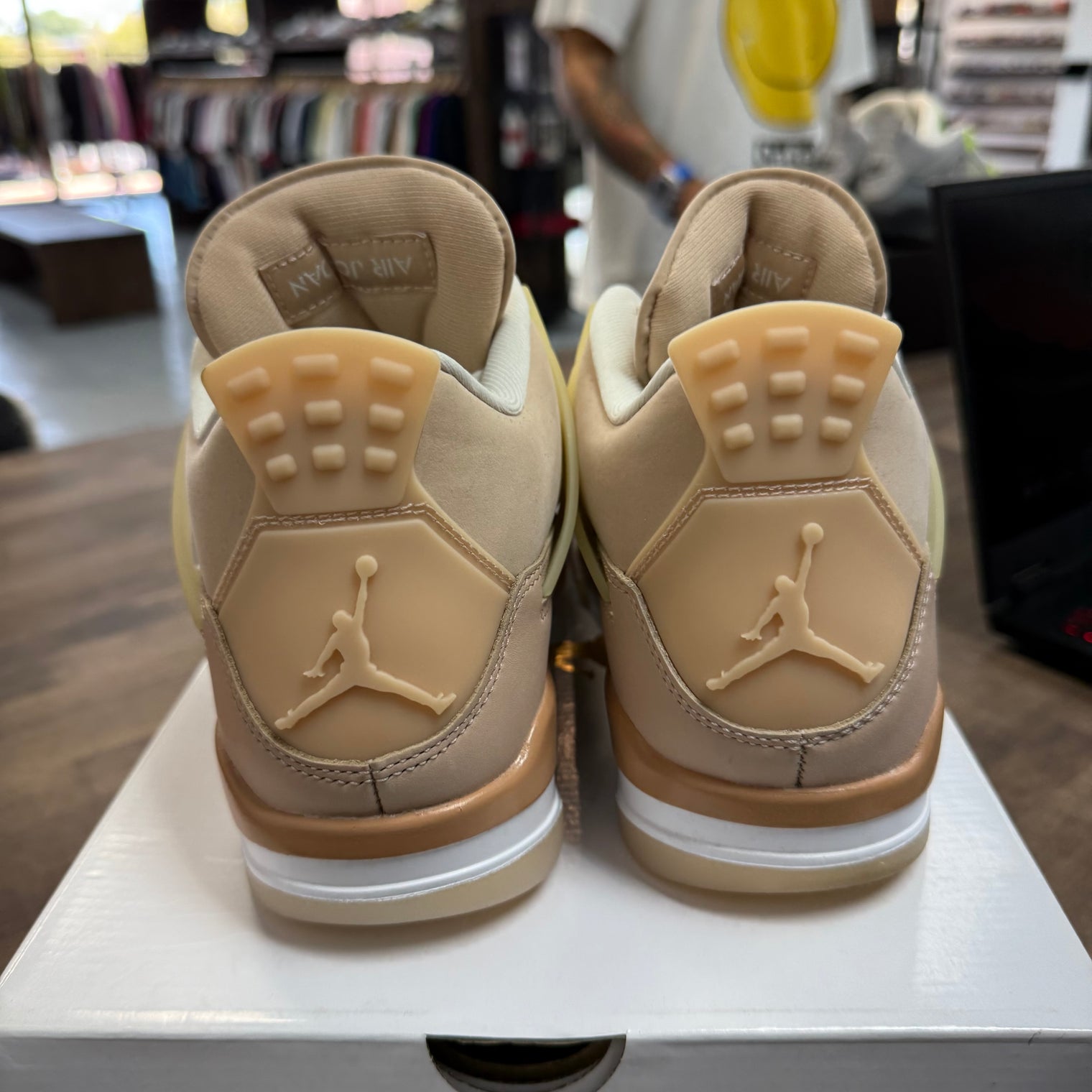 (W) Shimmer Jordan 4 Retro (USED)