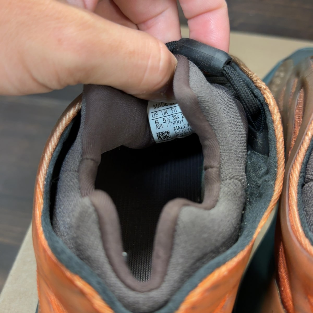 adidas Yeezy 700 V3 Copper Fade Size 6 (Pre-Owned) - Image 7