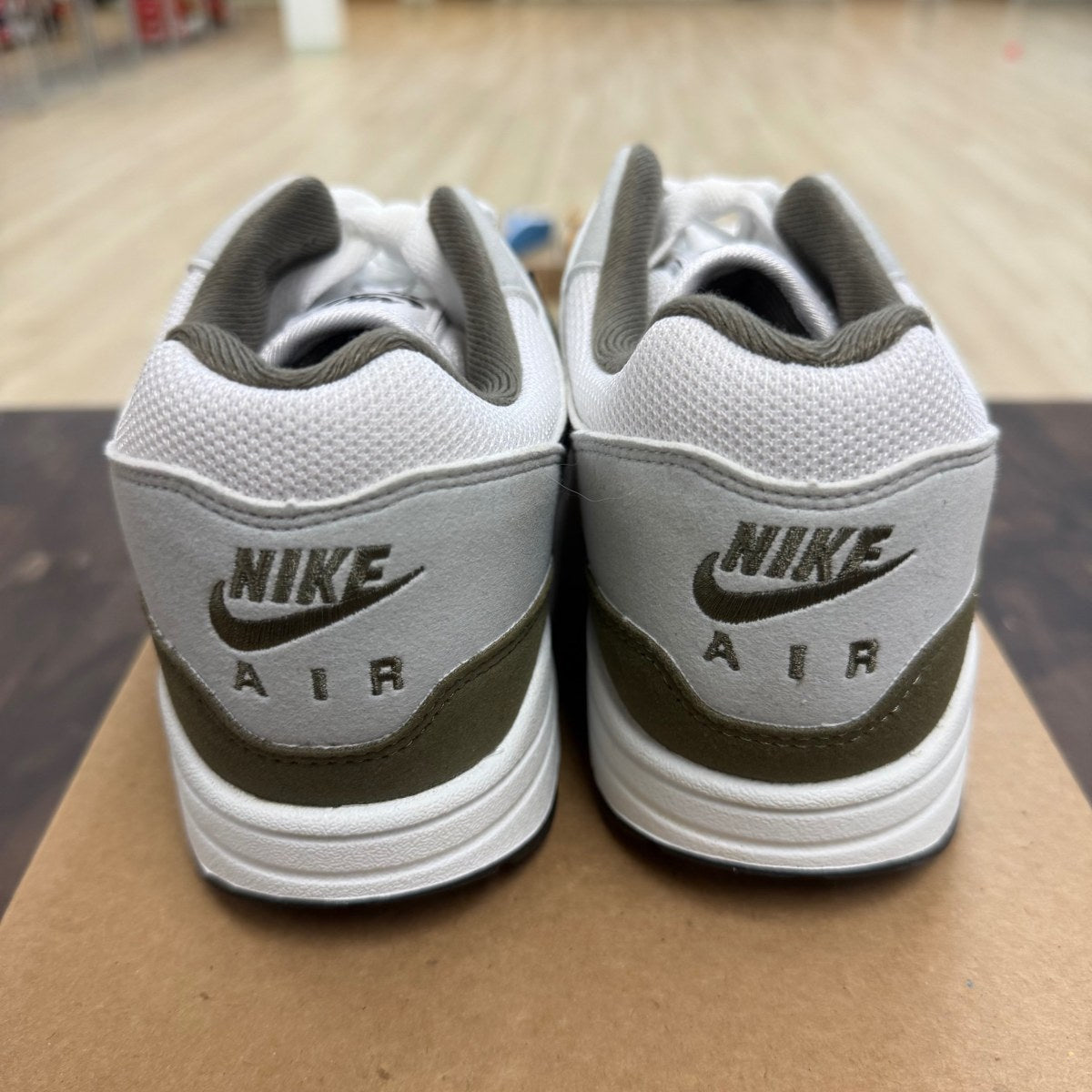 Nike Air Max 1 White Black Medium Olive Size 11 (Pre-Owned) - Image 5