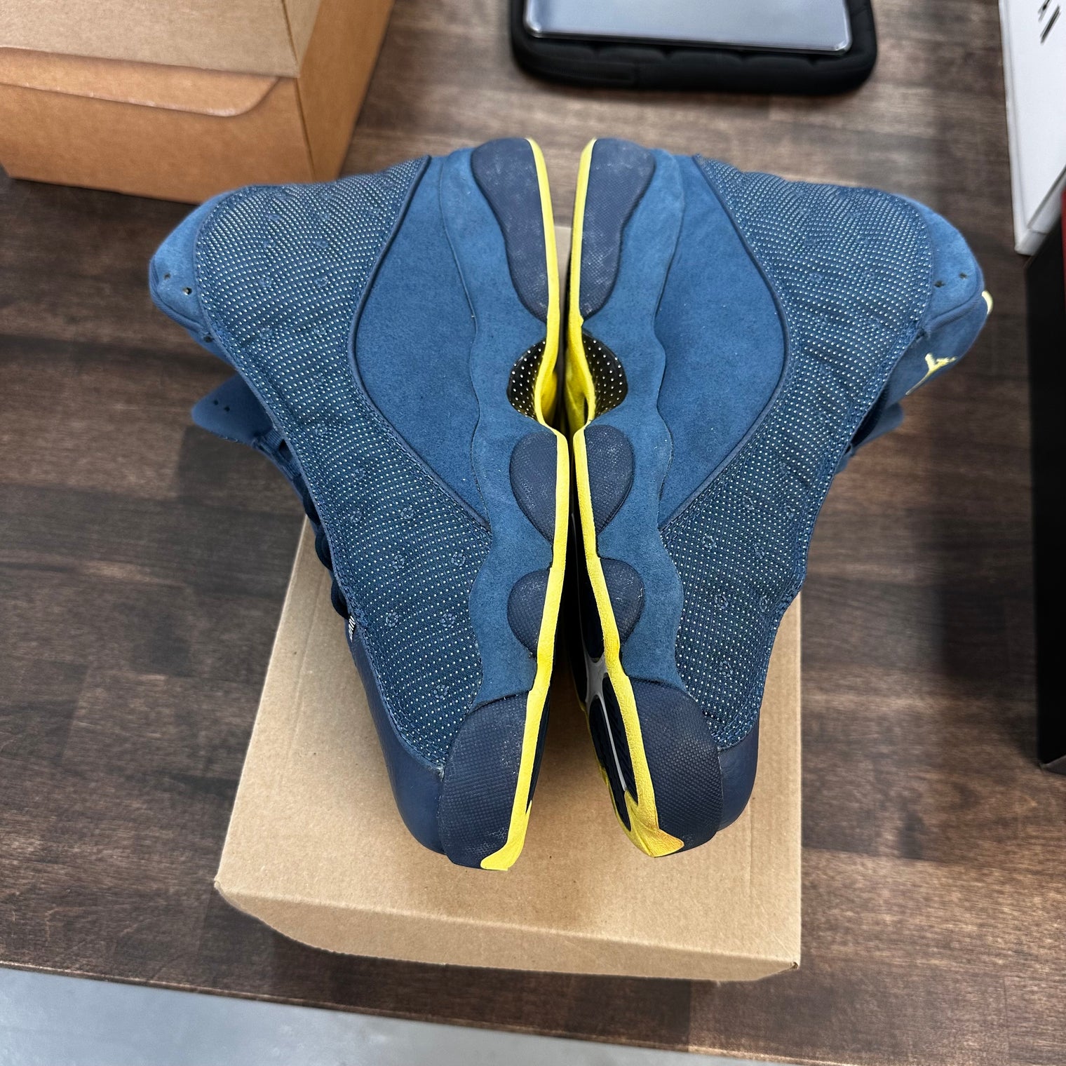 Squadron Jordan 13 (early signs of separation) (USED,No Box)