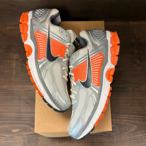 Nike Zoom Vomero 5 Platinum Tint Safety Orange Size 12 (Pre-Owned) - Image 2