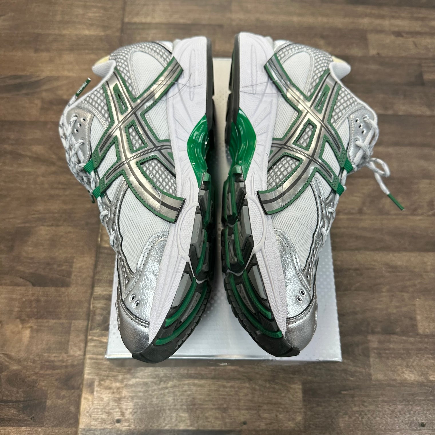 Gel Nimbus 10.1 Invincible Green (USED)