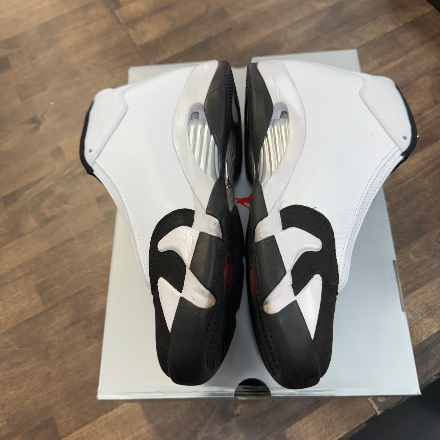 Black Toe Jordan 14 (USED)