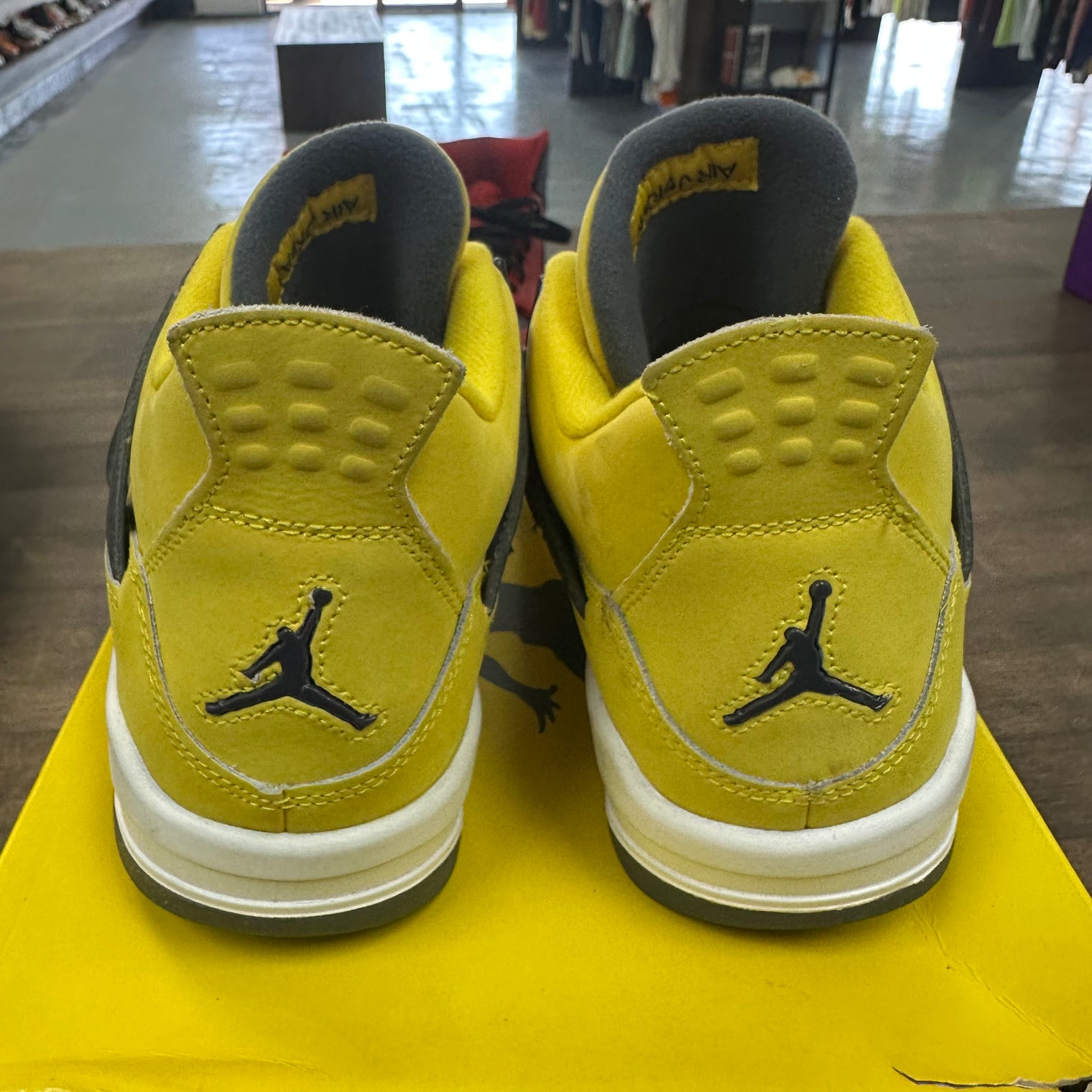 (GS) Lighting Jordan 4 (USED)