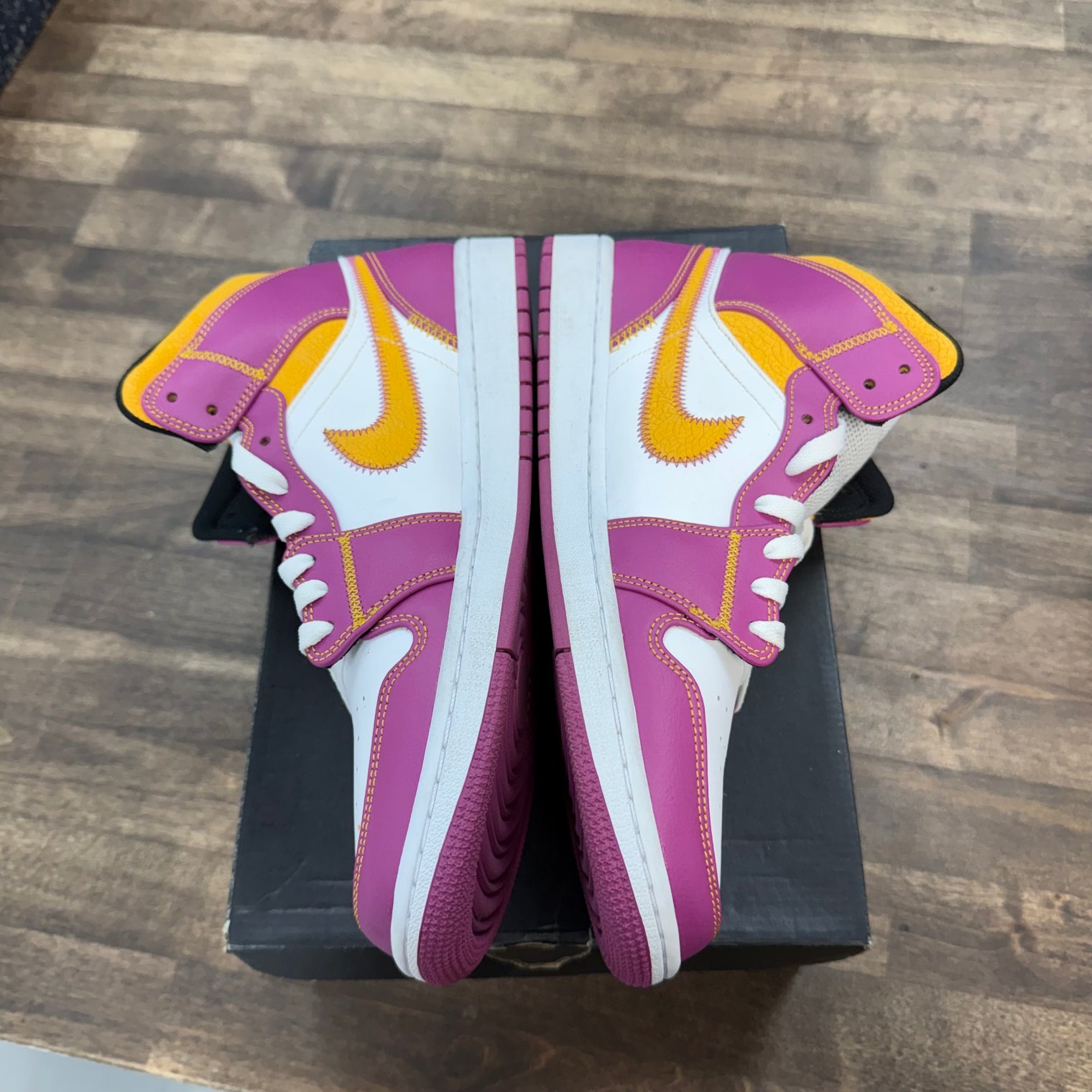 Dia De los Muertos Jordan 1 Mid (USED)