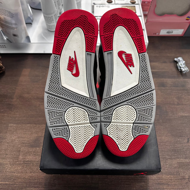 Bred Jordan 4 (2019) (USED)