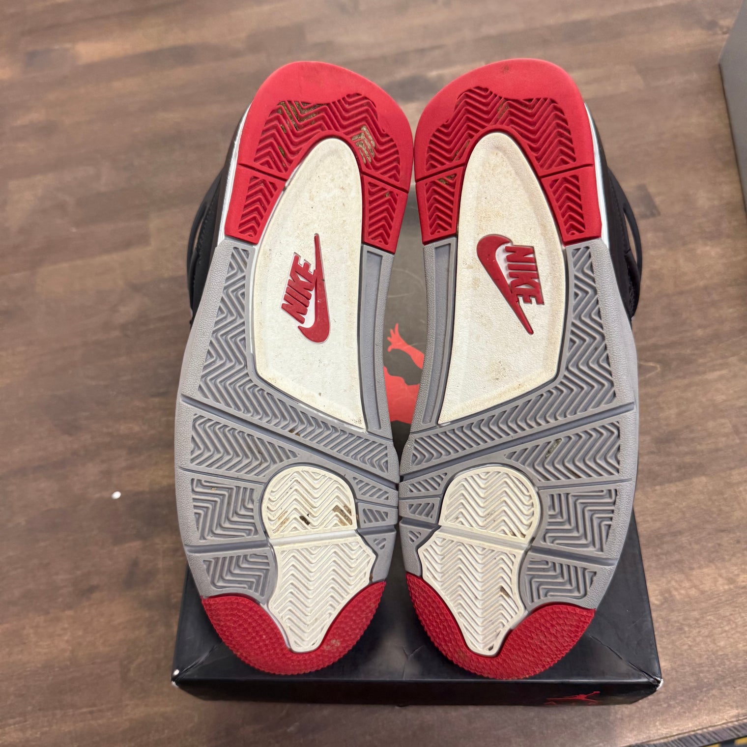 Bred Jordan 4 (2019) (USED)