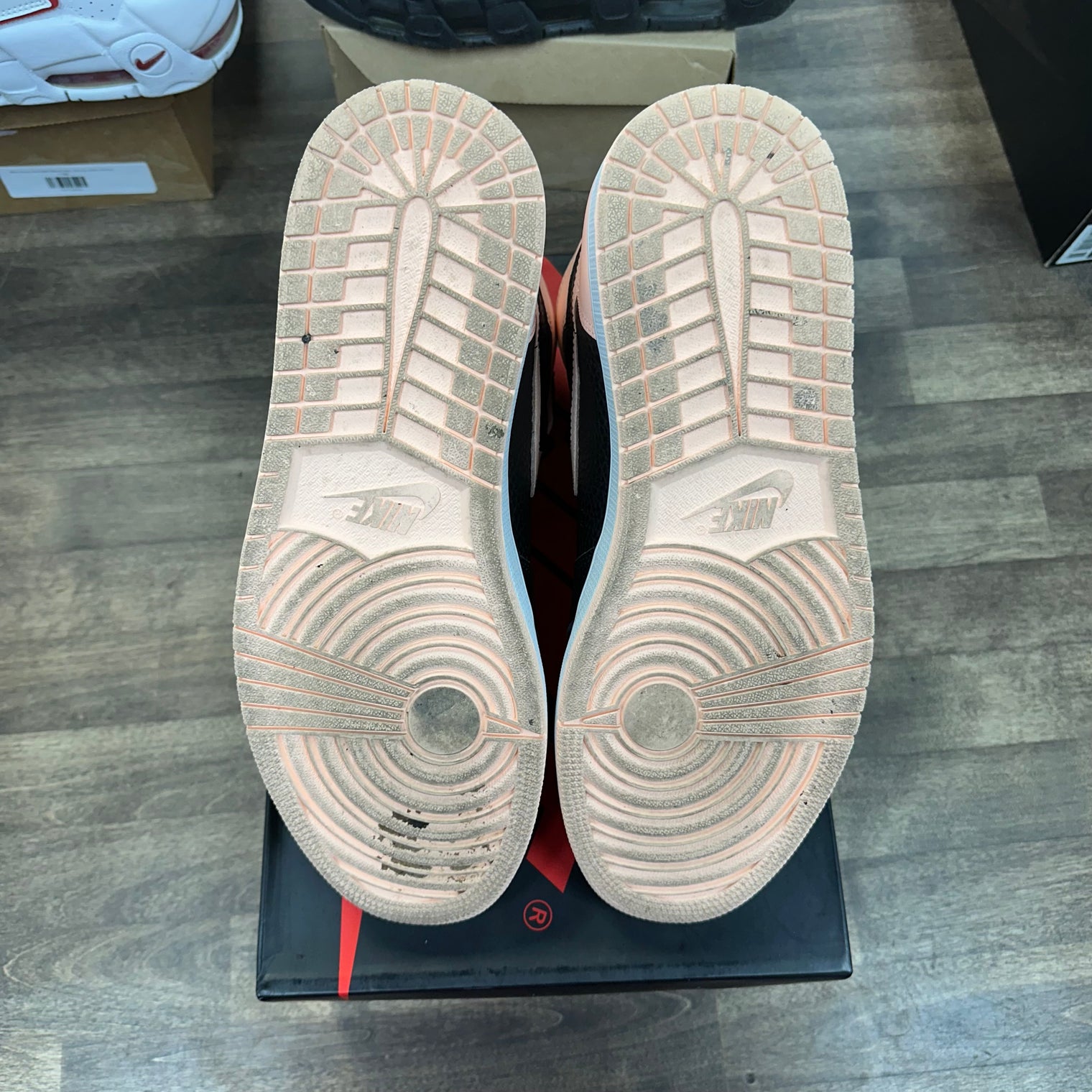 Black Crimson Tint Jordan 1 Retro High (USED)