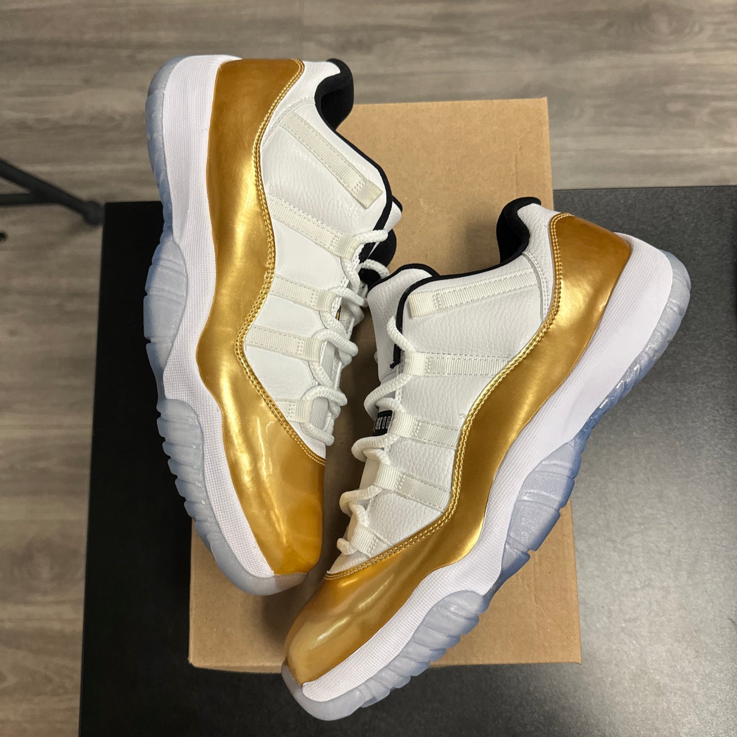 Air Jordan 11 Retro Low Closing Ceremony (Like New, no box)