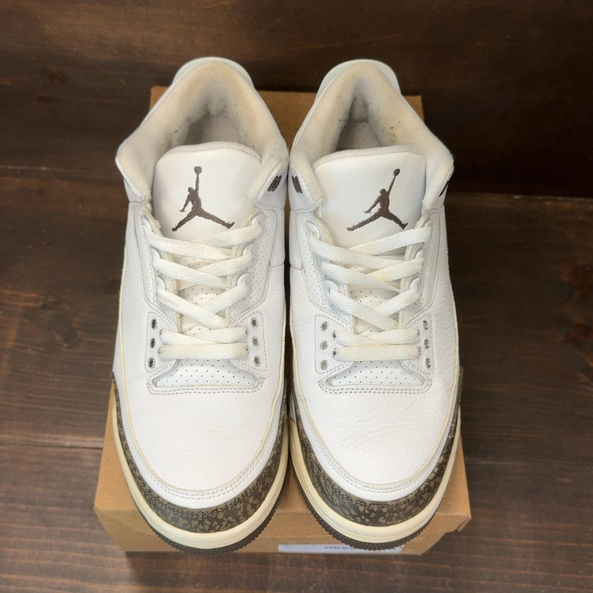 Jordan 3 Retro Mocha (2018) Size 9.5 (Pre-Owned) - Image 3