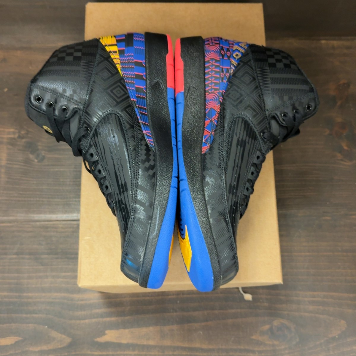 Jordan 2 Retro Black History Month (2019) Size 8 (Pre-Owned) - Image 4