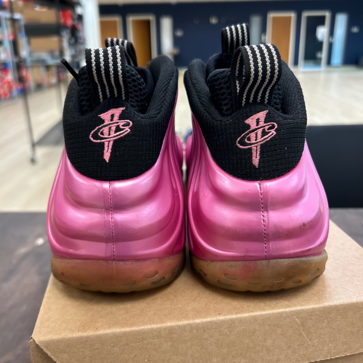 Nike Air Foamposite One Pearlized Pink Size 10.5 (Pre-Owned) - Image 4