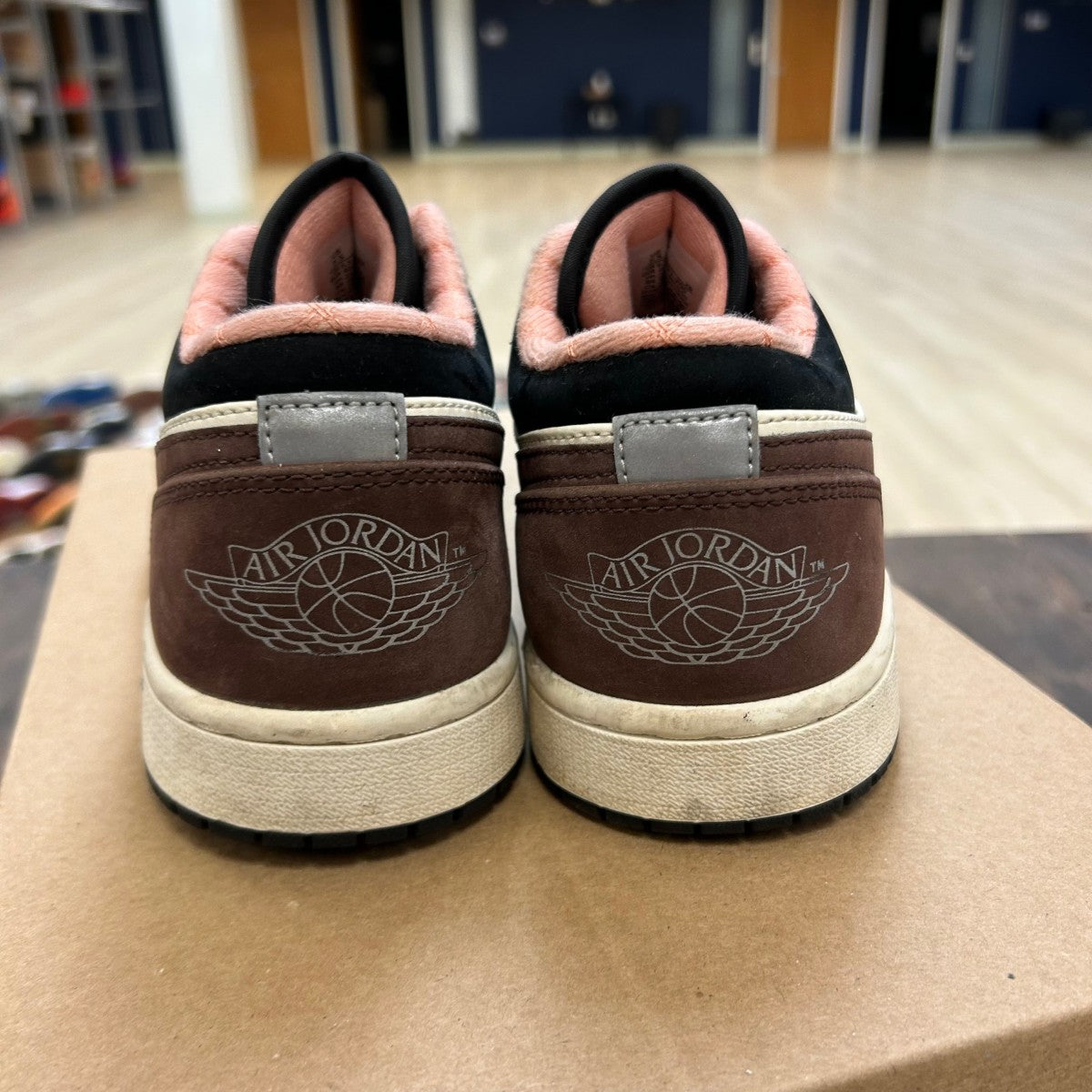 Jordan 1 Low Mocha Size 7.5 (Pre-Owned) - Image 4