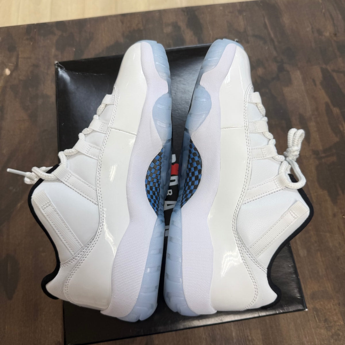Jordan 11 Retro Low Legend Blue Size 9 (Pre-Owned) - Image 4