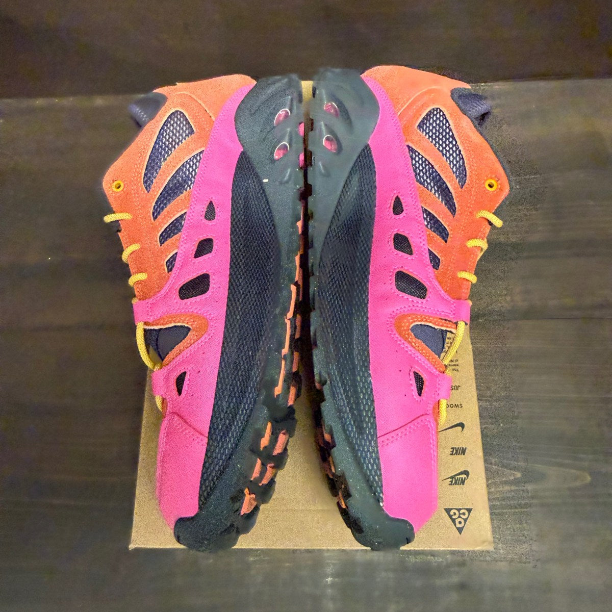 Nike ACG Air Exploraid Light Wild Mango Dark Raisin Laser Fuchsia University Gold - Image 4