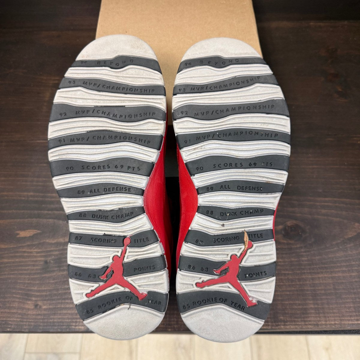 Jordan 10 Retro Bulls Over Broadway Size 11 (Pre-Owned) - Image 6