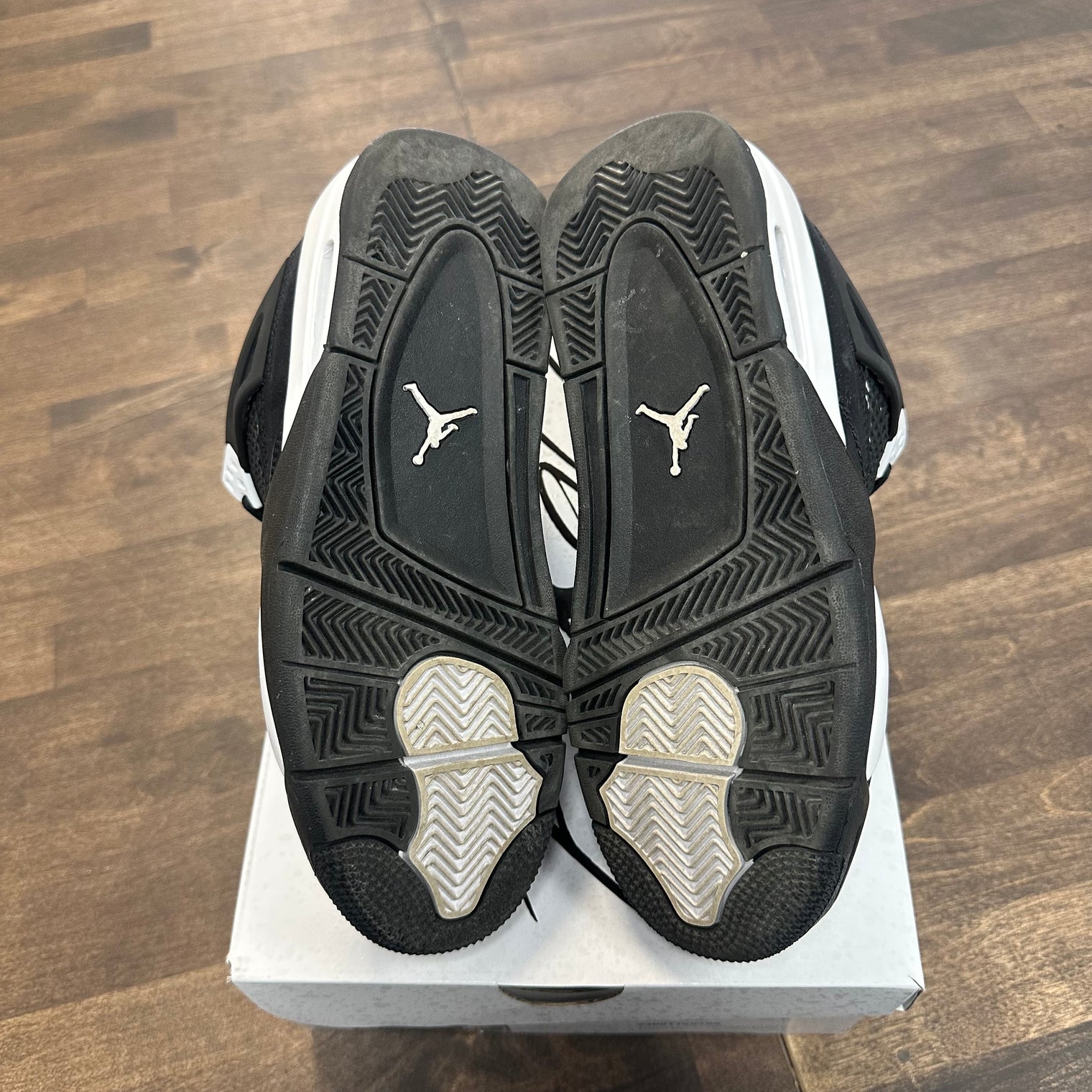 (GS) White Thunder Jordan 4 (USED)