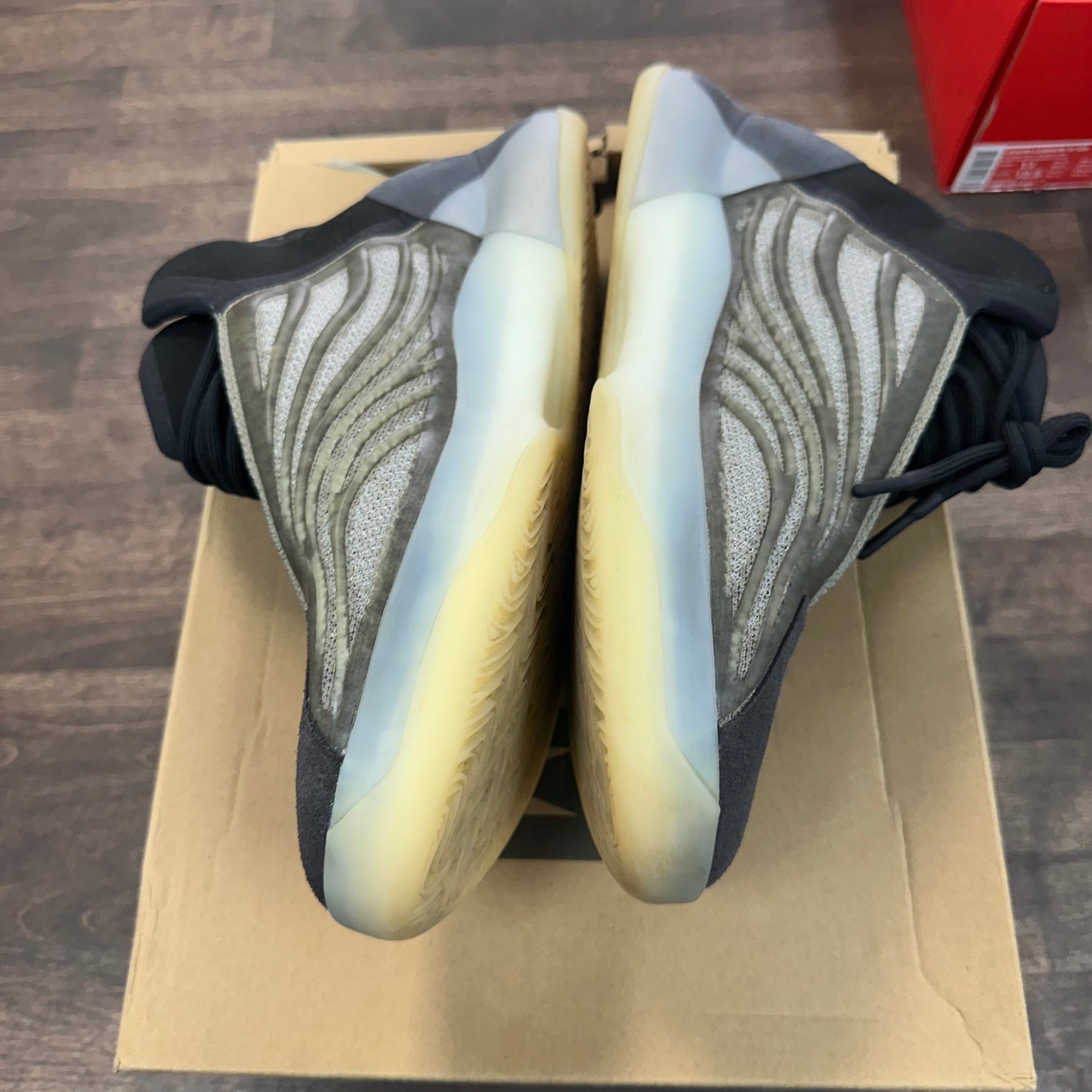 Barium Quantum Yeezy QNTM (USED)
