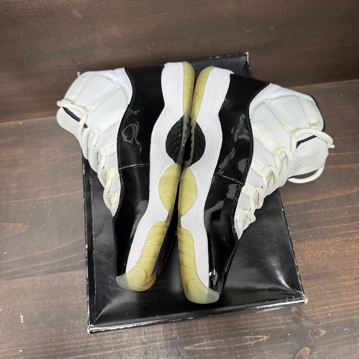 Jordan 11 Retro Concord (2018) Size 10 (Pre-Owned) - side