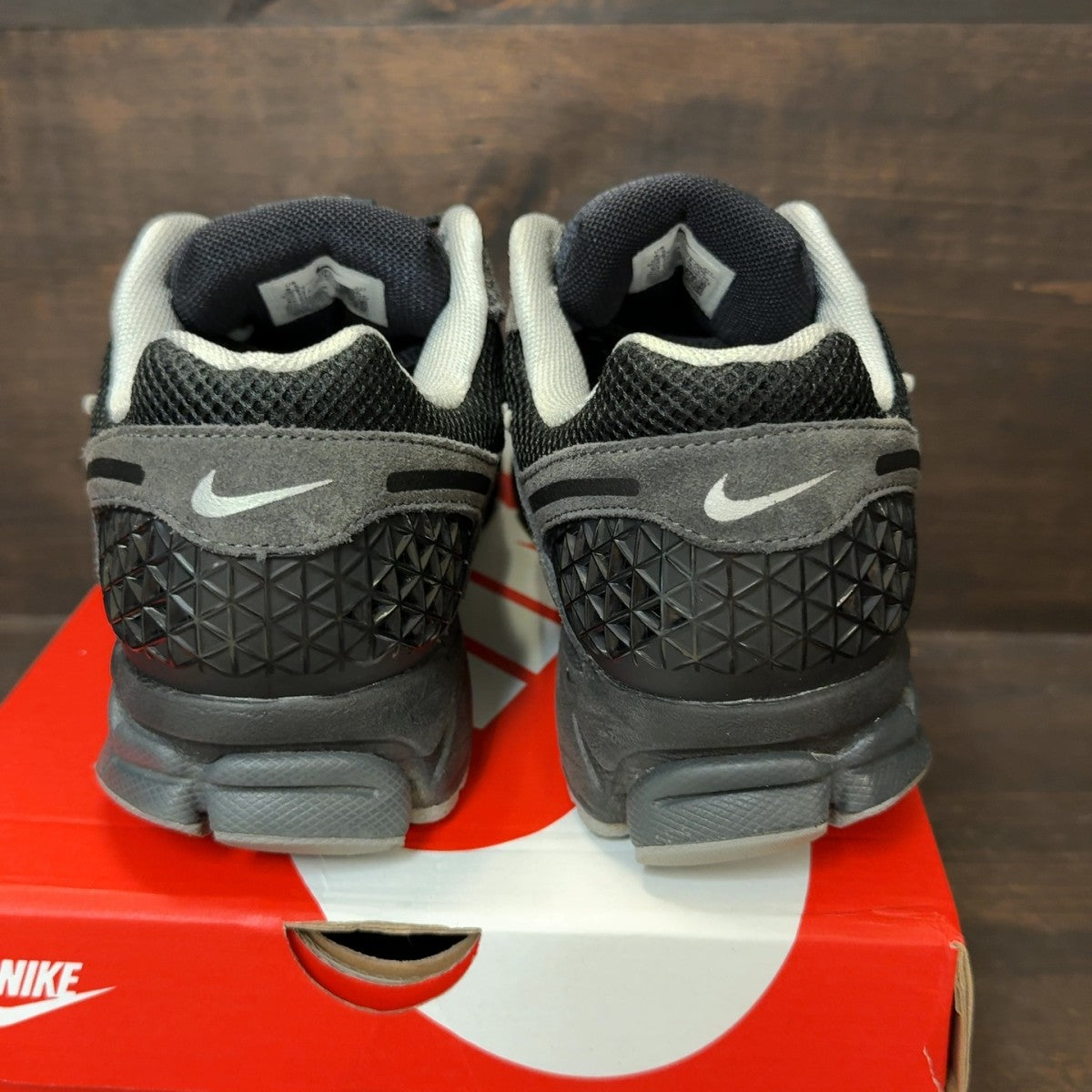 Nike Zoom Vomero 5 Anthracite Flat Silver - Image 4