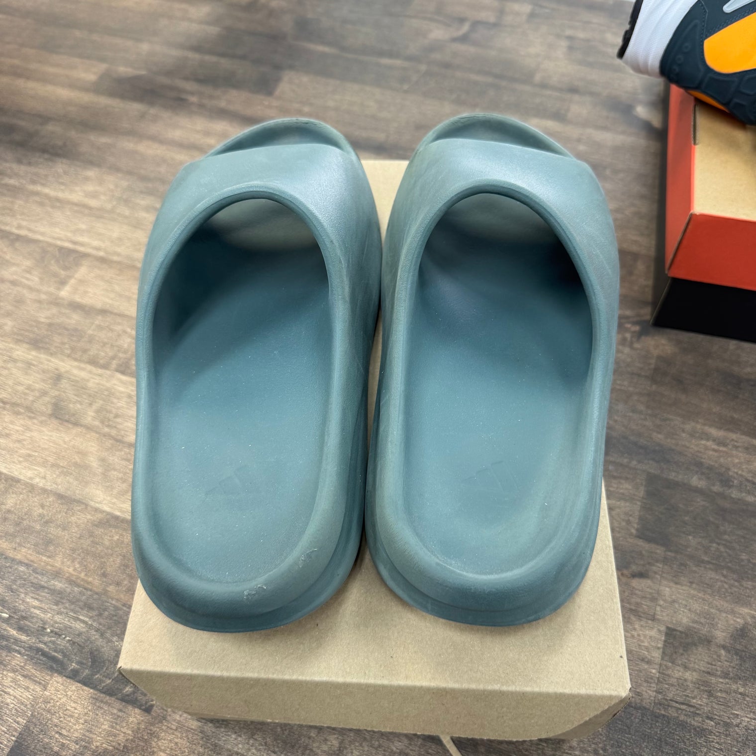 Slate Marine Yeezy Slide (USED,No Box)