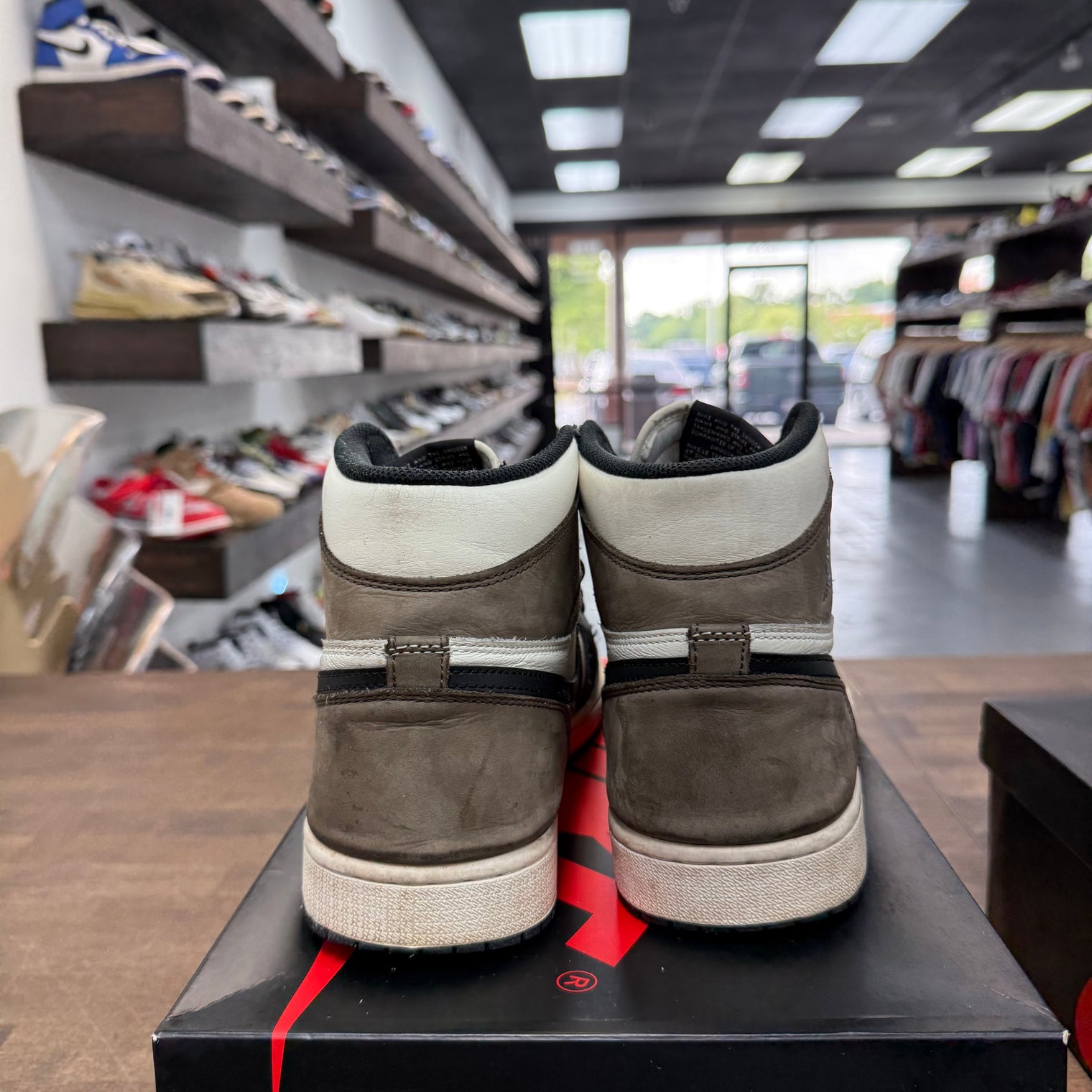 Dark Mocha Jordan 1 High (USED)
