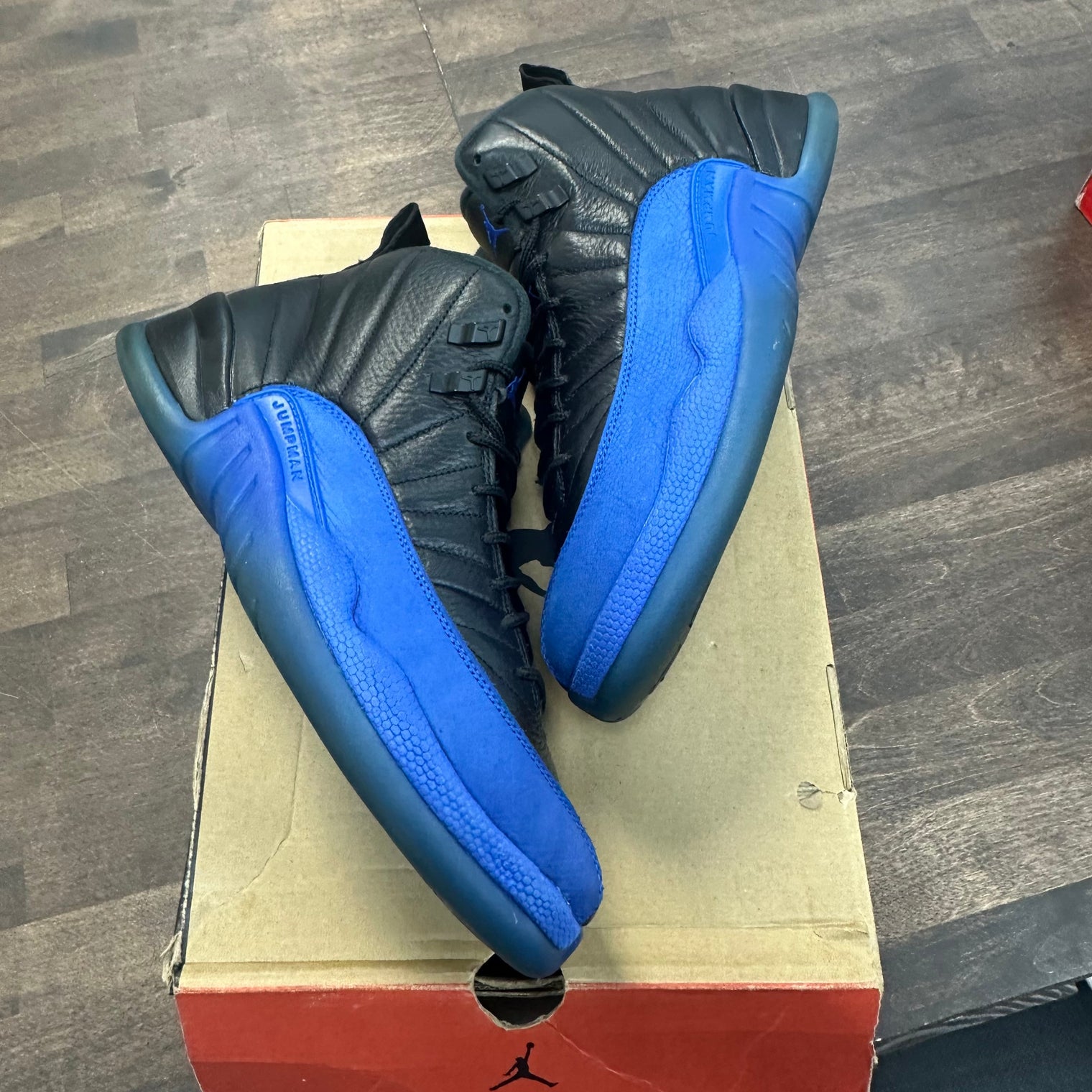 Hyper Royal Jordan 12 (USED)