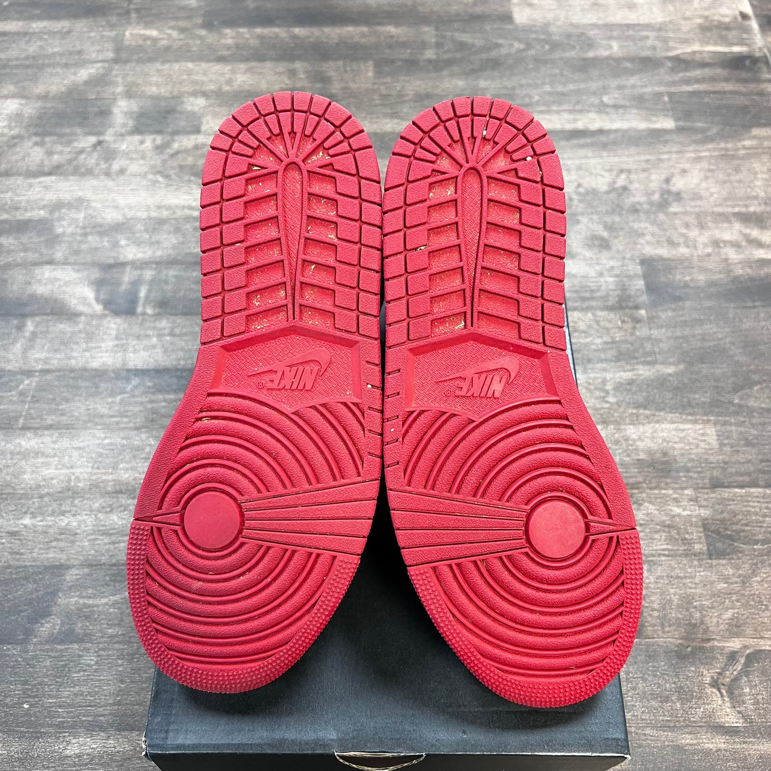 Gym Red Jordan 1 Mid (USED)