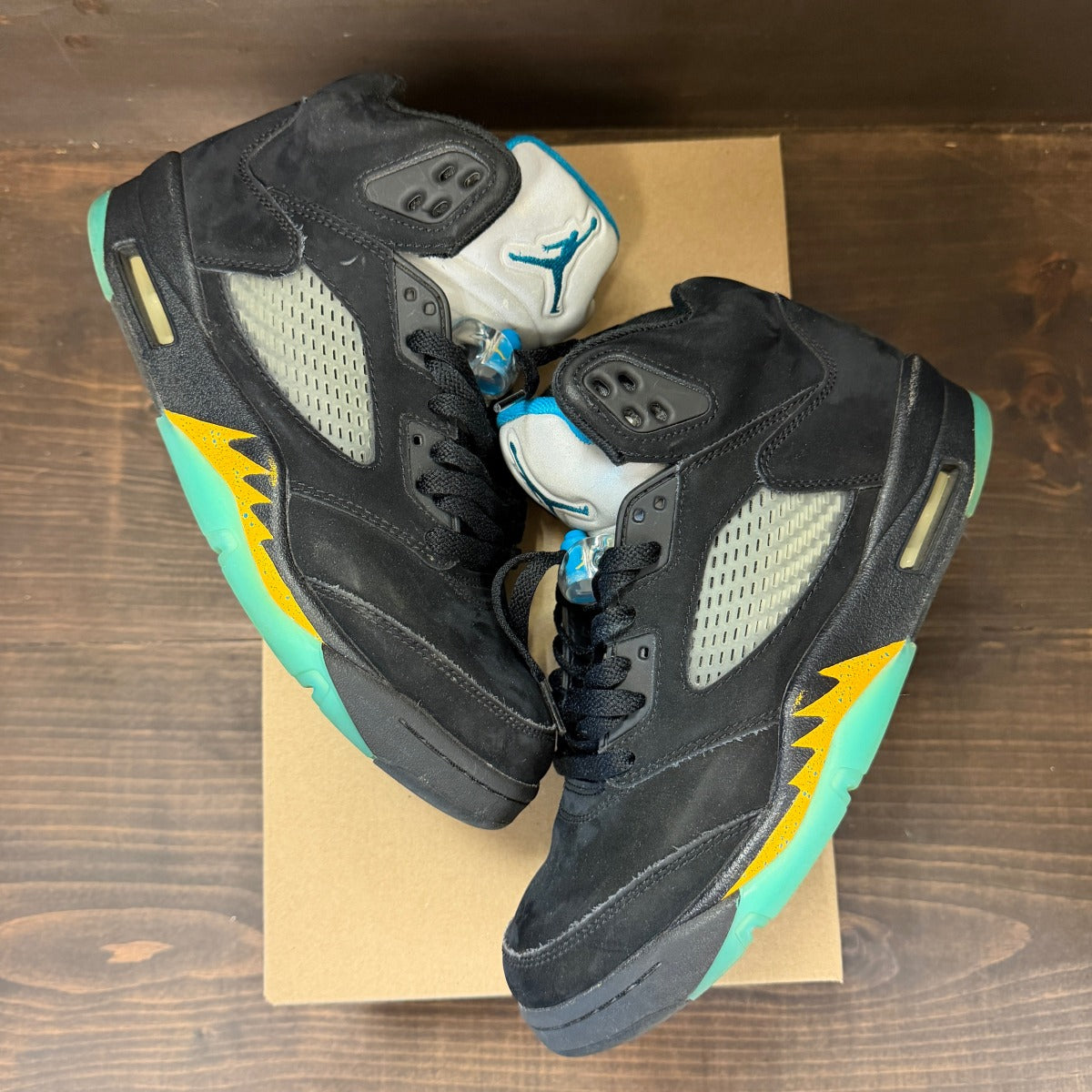 Jordan 5 Retro Aqua Size 8 (Pre-Owned) - Image 2