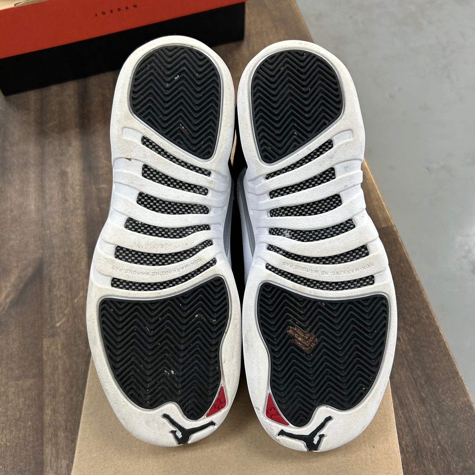 Playoff Jordan 12 Retro (GS) (USED,No Box)