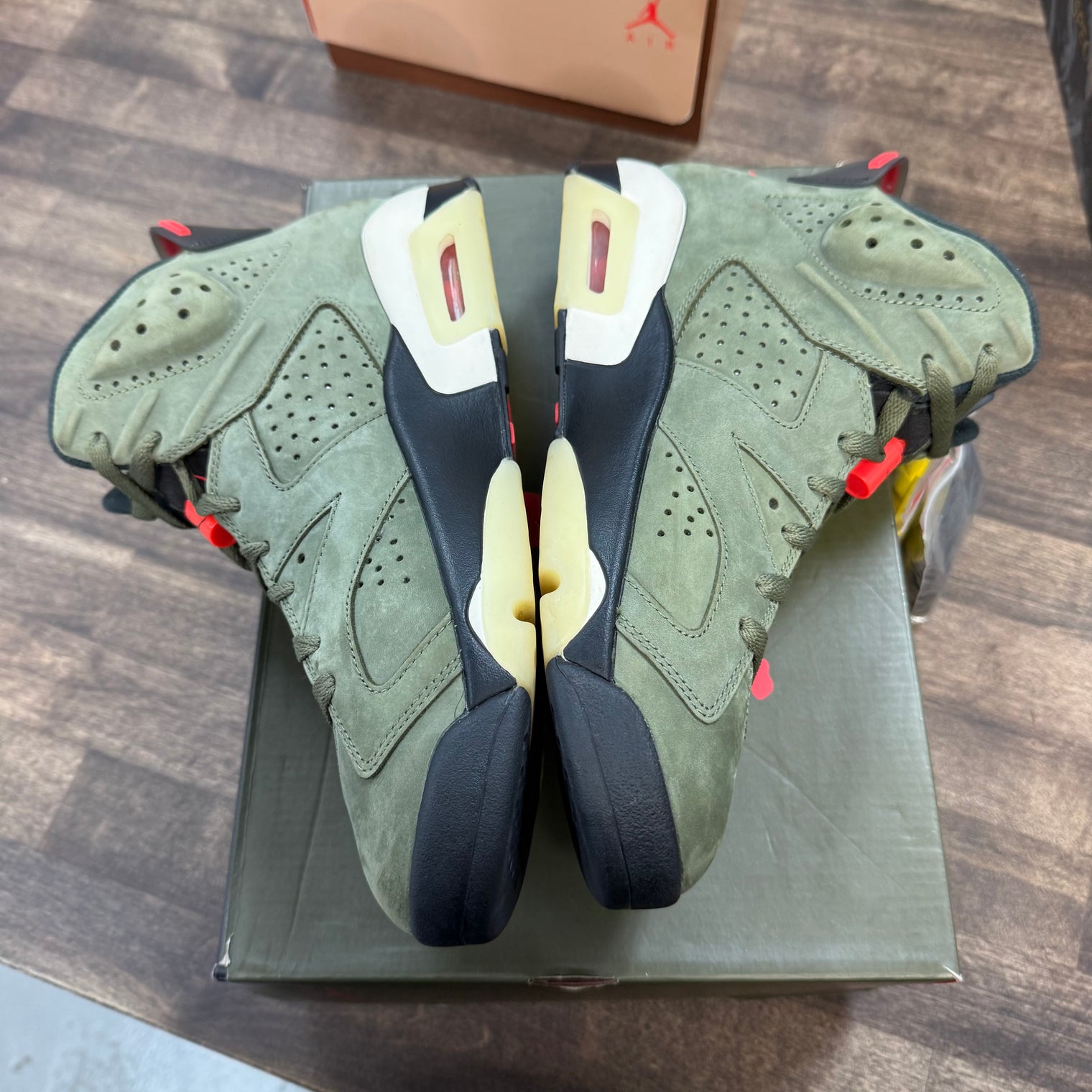 Olive Travis Scott Jordan 6 (Lightly Worn)
