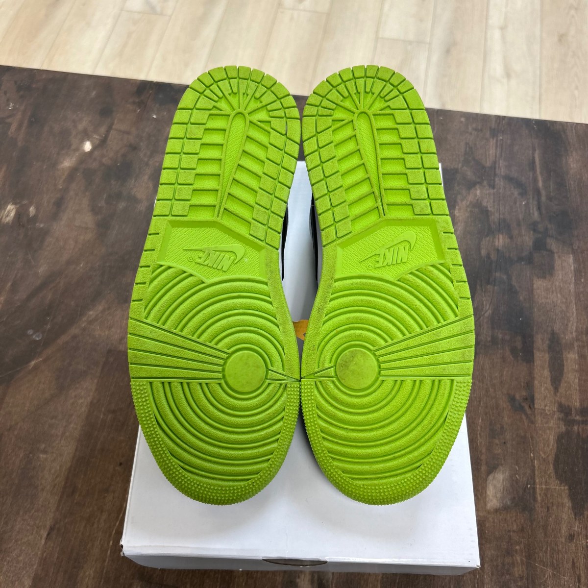 Jordan 1 Low Snakeskin Vivid Green (Women's) - Image 5