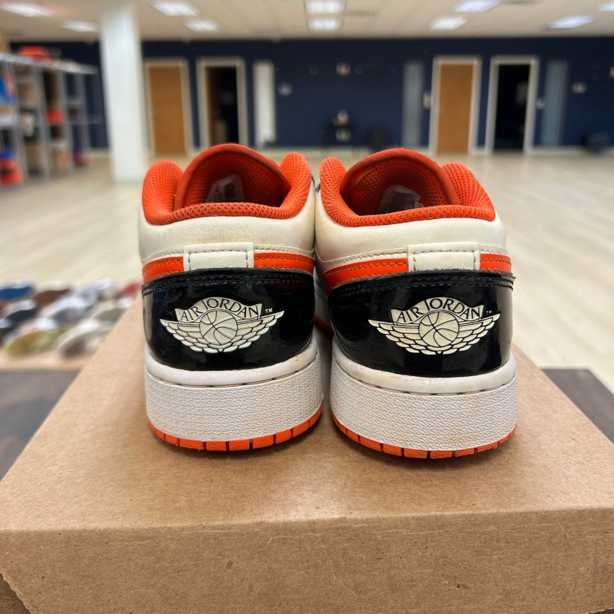 Jordan 1 Low Halloween (2023) (GS) Size 5Y (Pre-Owned) - Image 4