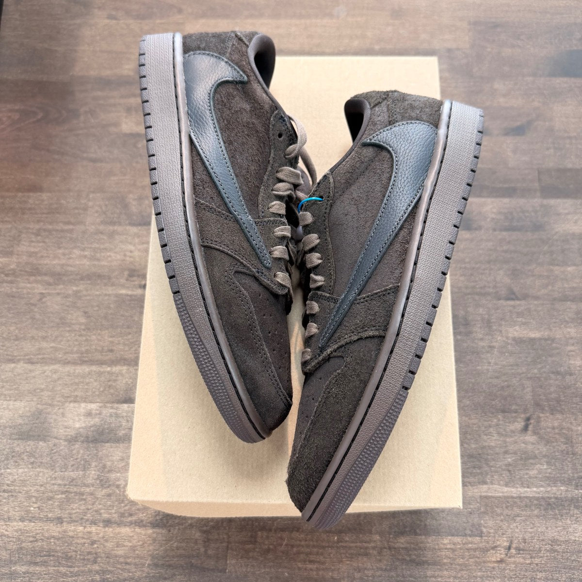 Jordan 1 Retro Low OG SP Travis Scott Velvet Brown Size 10 (Pre-Owned) - Image 1