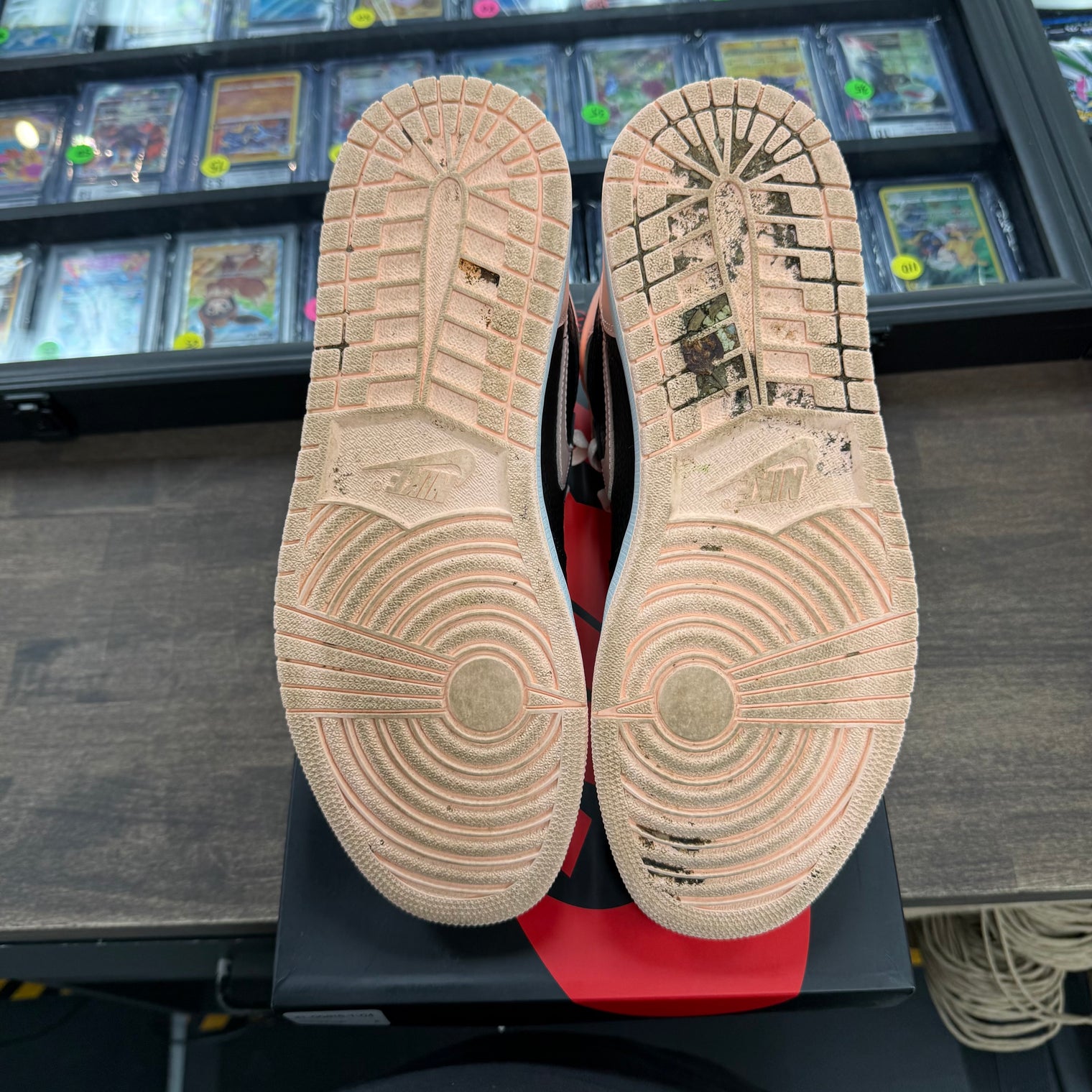 Crimson Tint Jordan 1 High (USED)