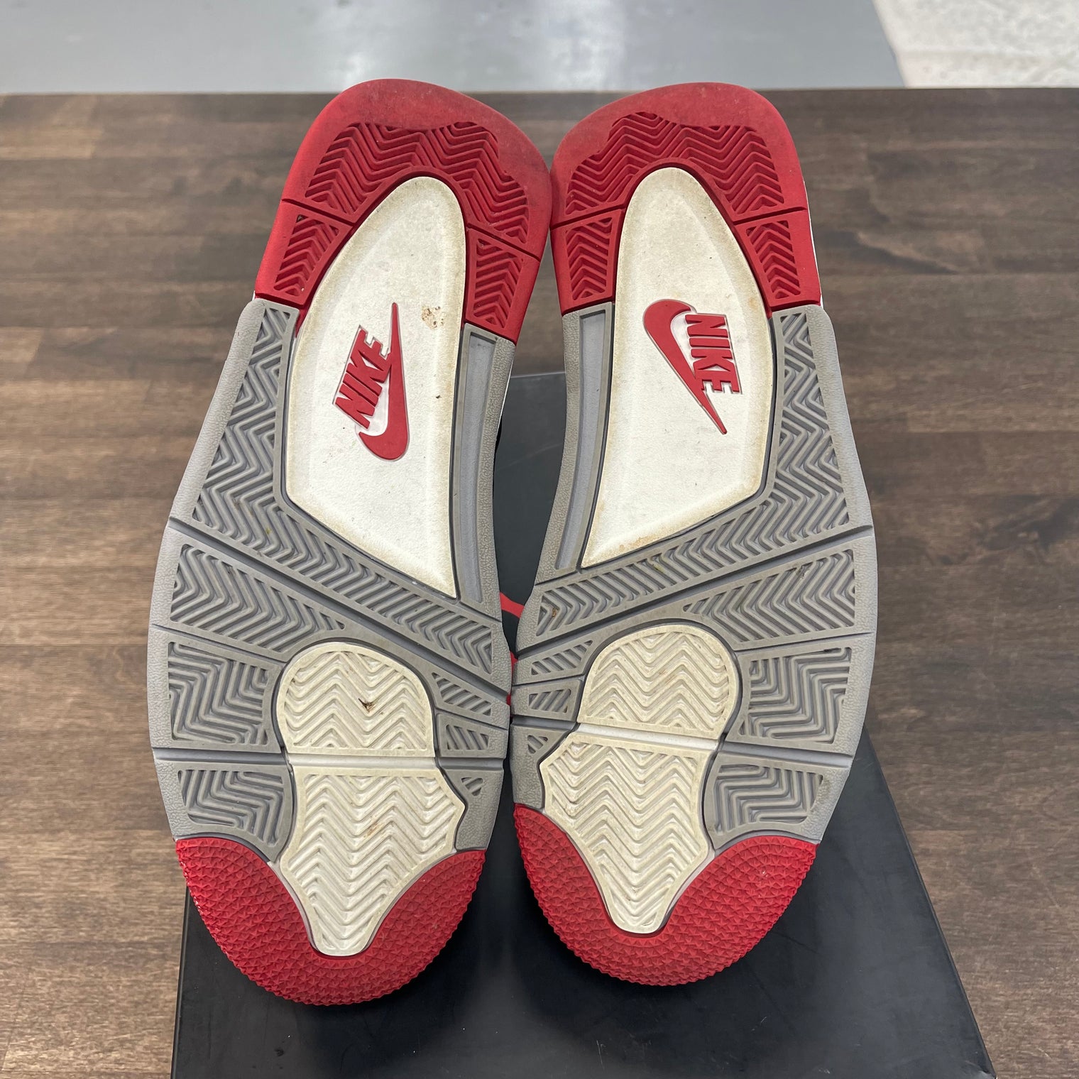Bred Jordan 4 2019 (USED)