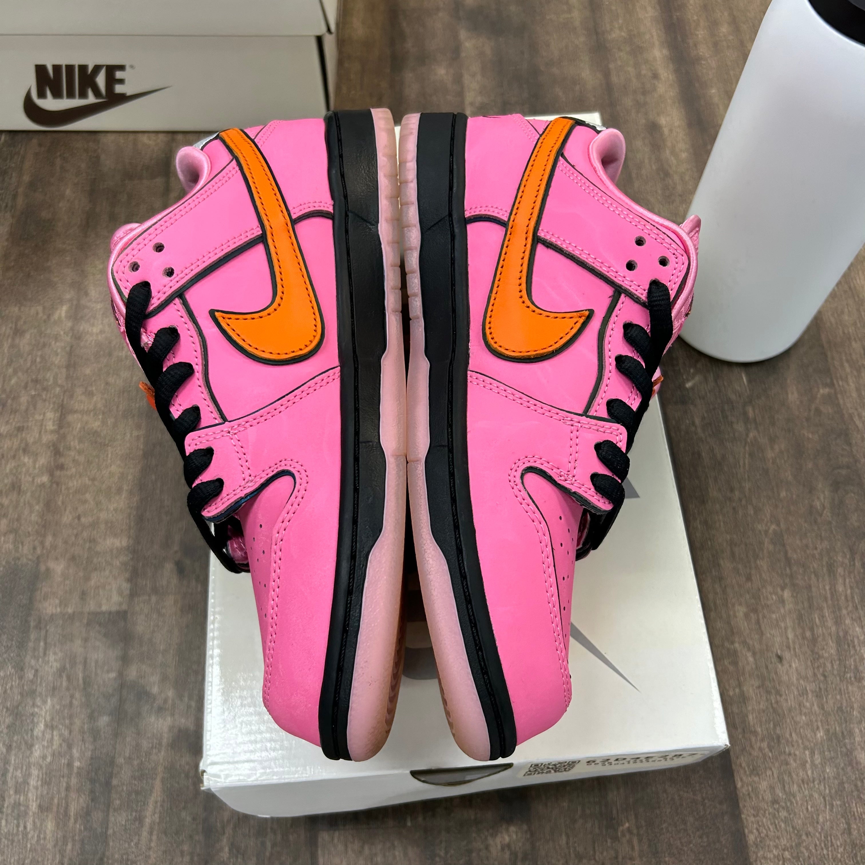 Nike The Powerpuff Girls Blossom SB Dunk Low (Lightly Worn) Size 7.5 (Pre-Owned) - Image 3